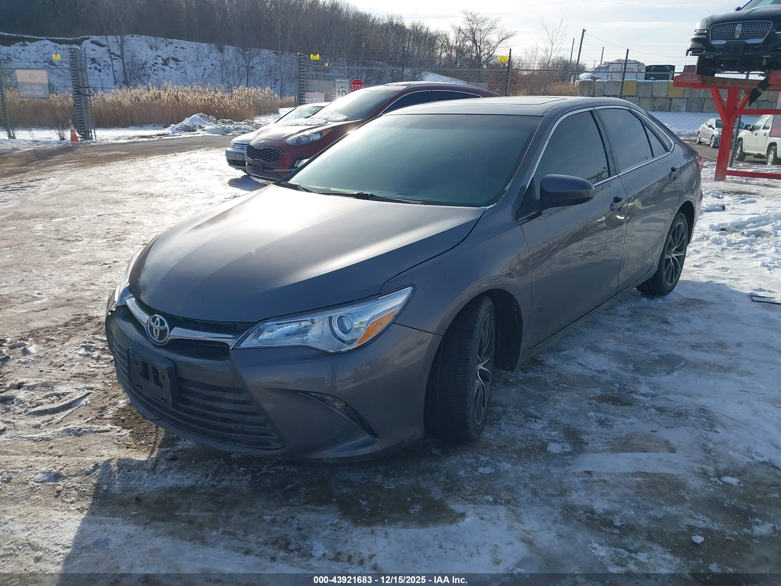 TOYOTA CAMRY image 2