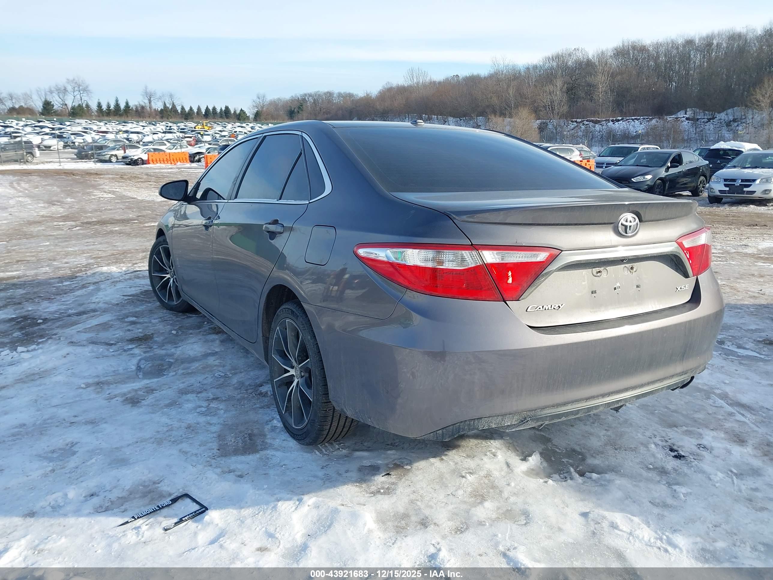 TOYOTA CAMRY image 3