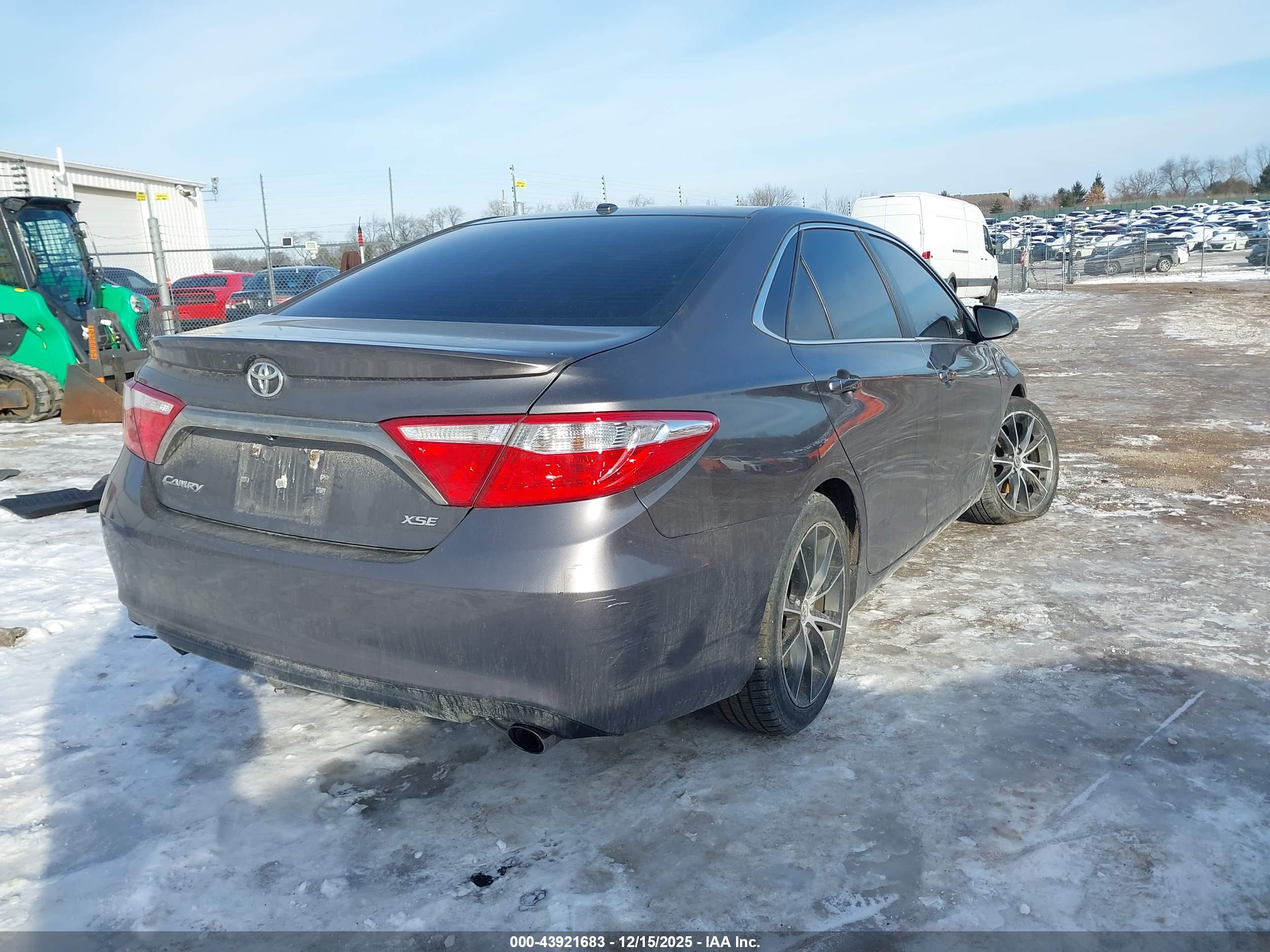 TOYOTA CAMRY image 4