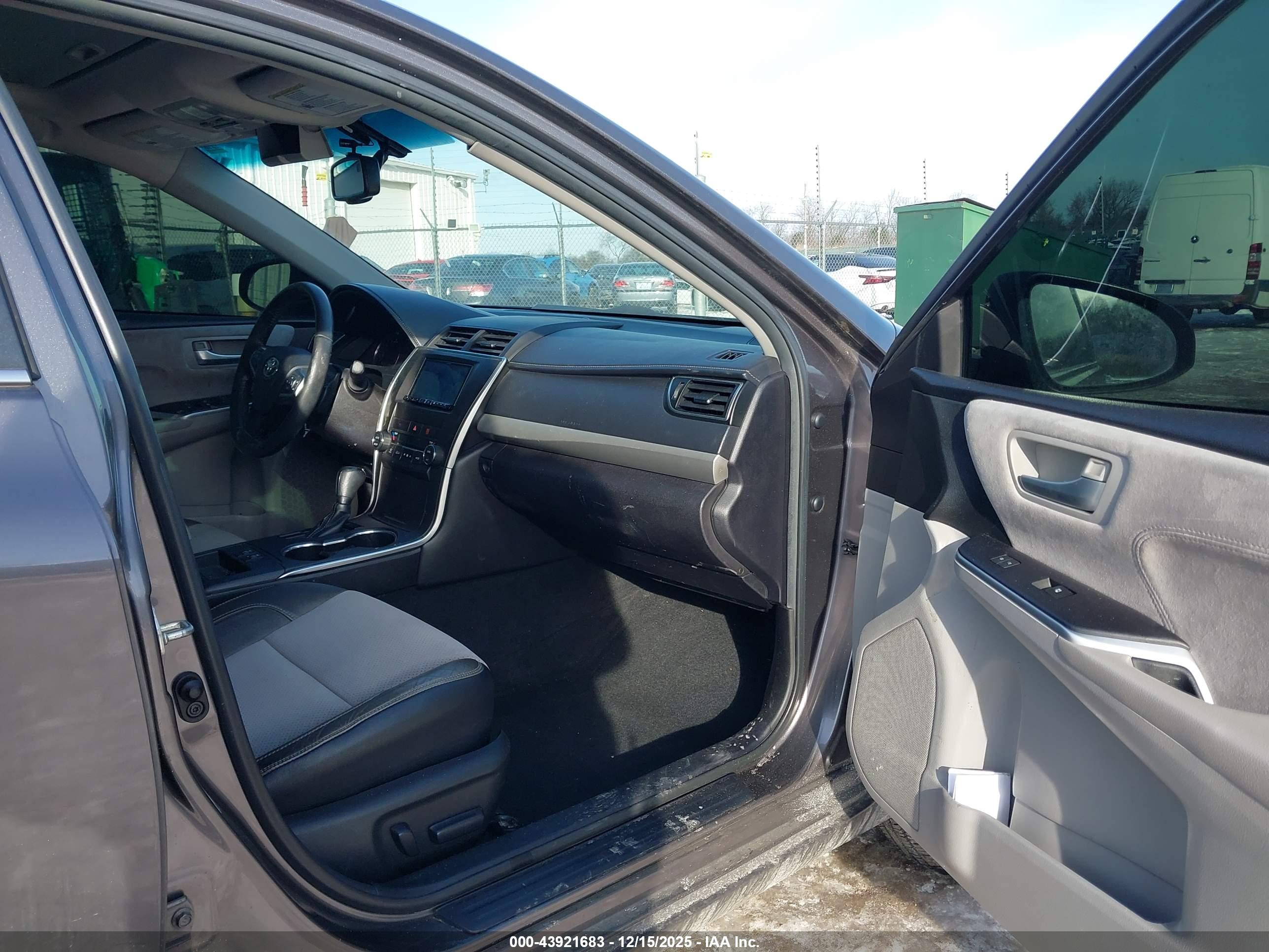 TOYOTA CAMRY image 5