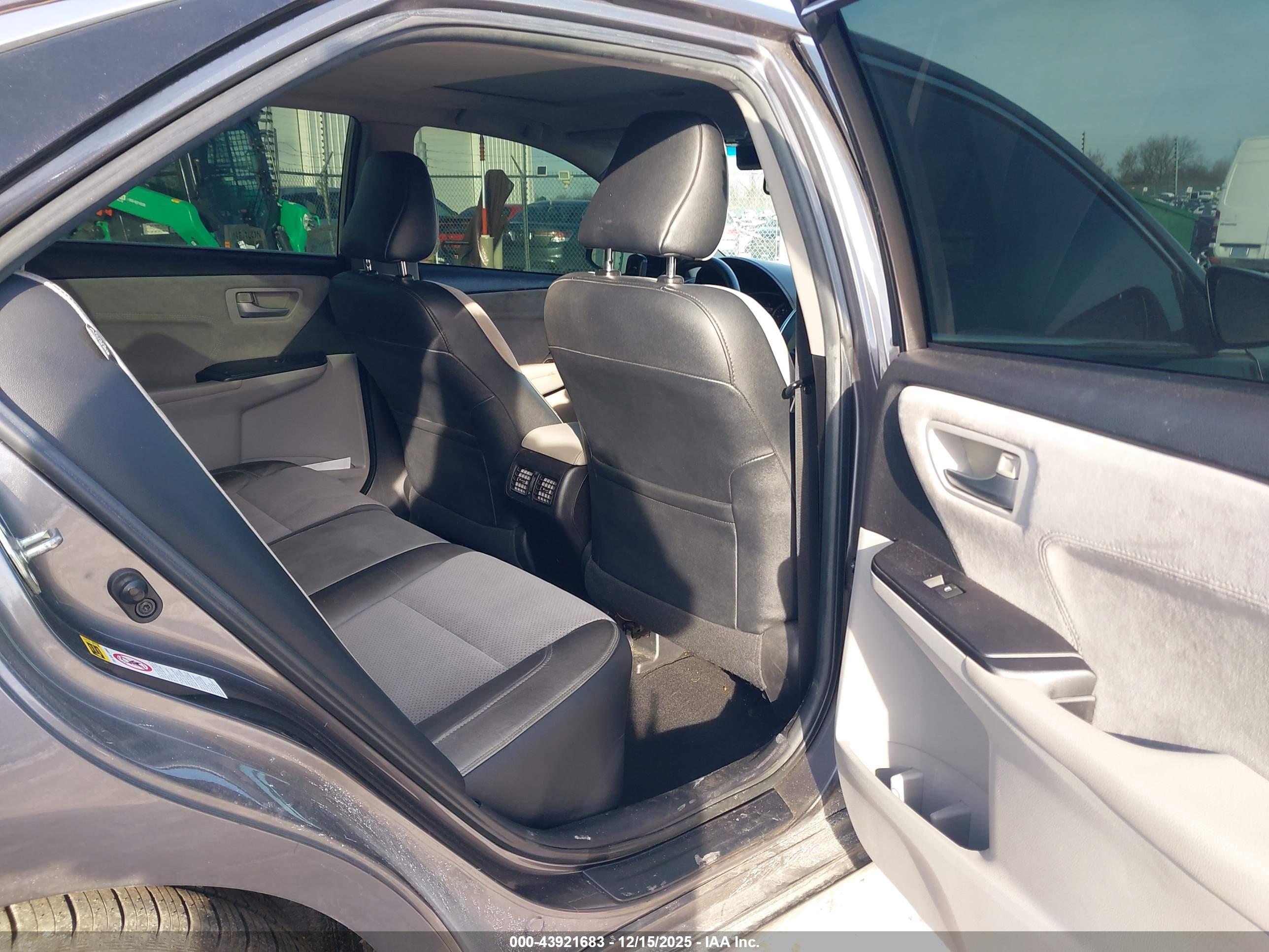 TOYOTA CAMRY image 8
