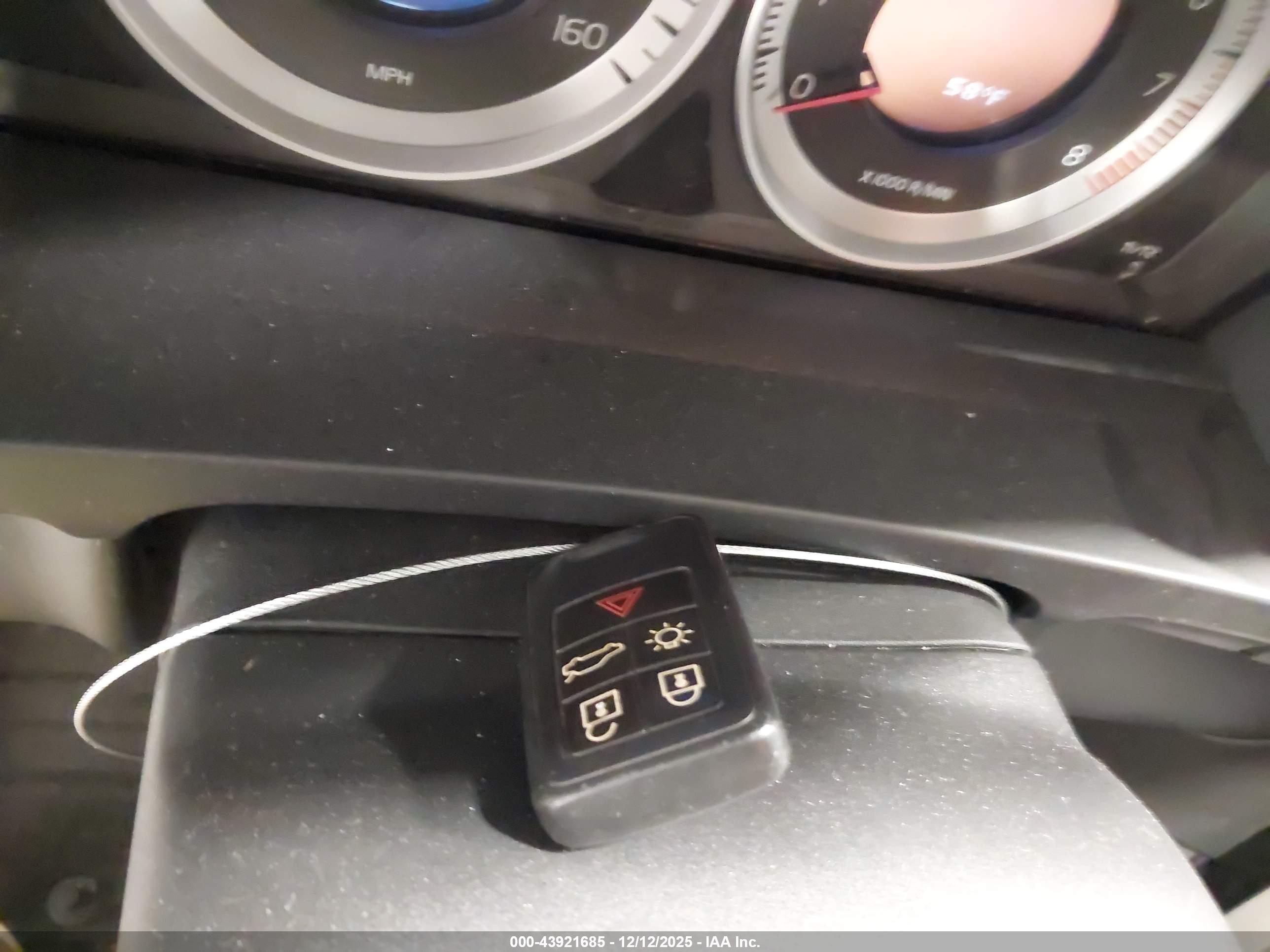VOLVO S60 image 11