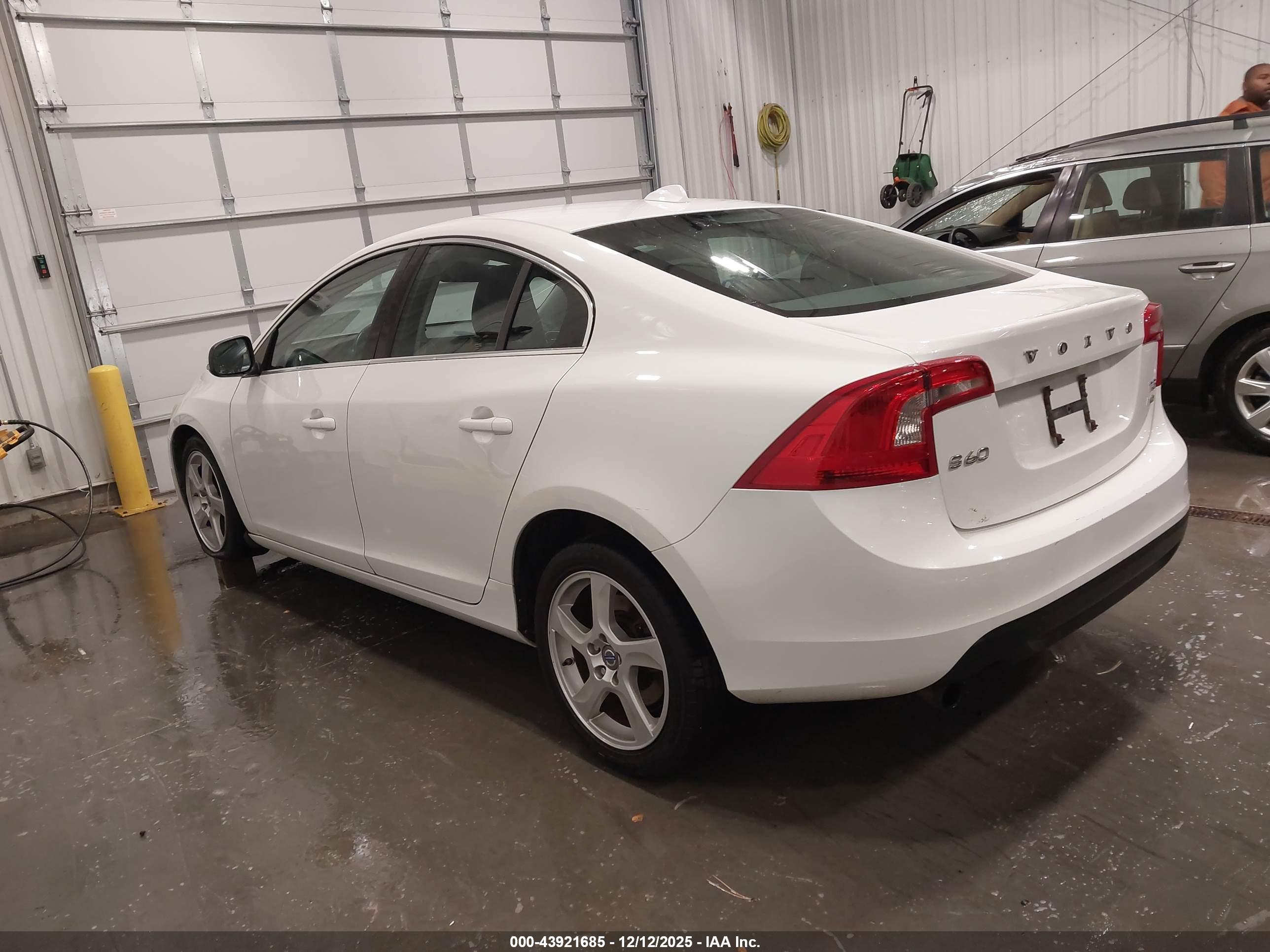 VOLVO S60 image 3