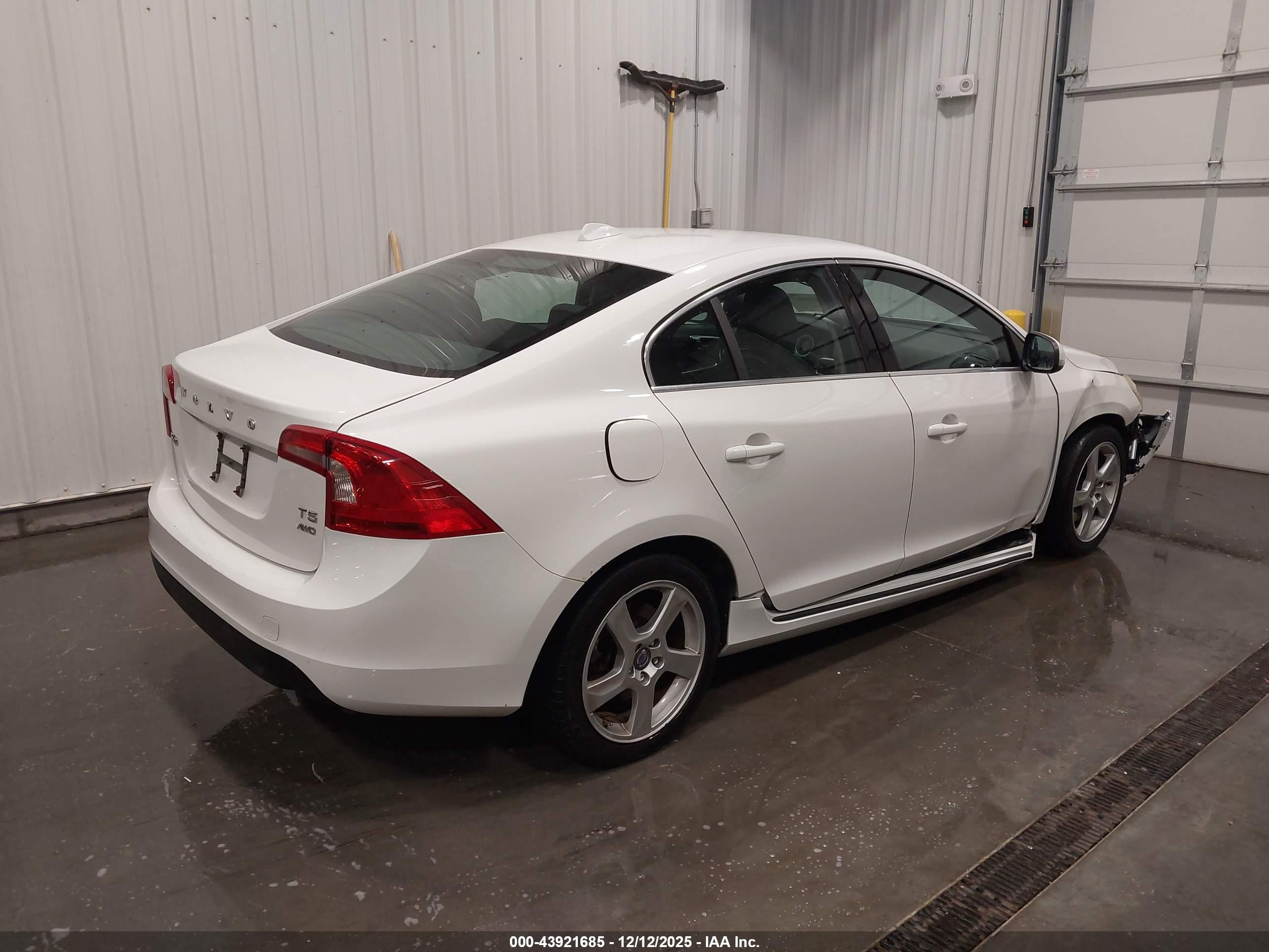 VOLVO S60 image 4