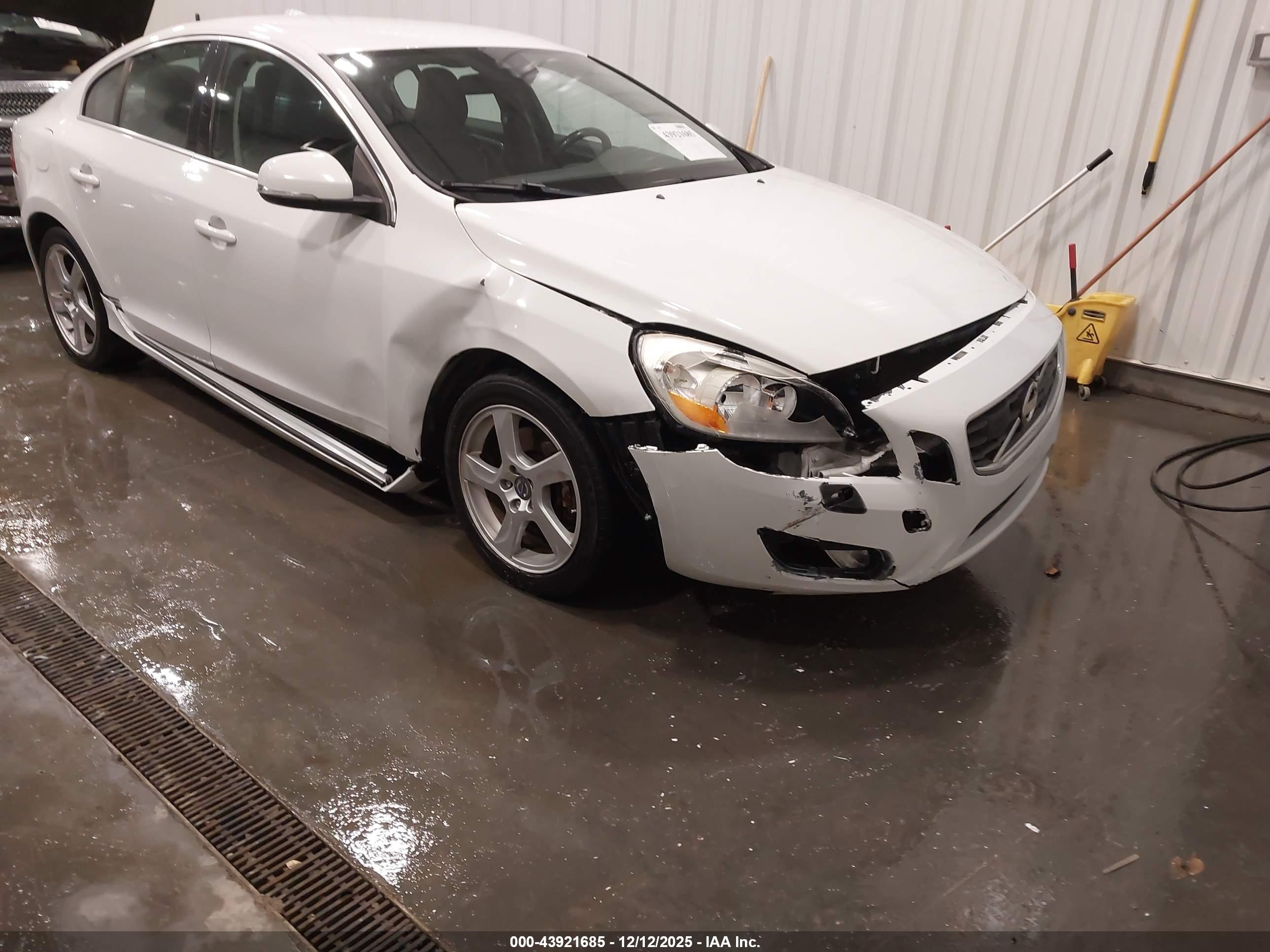 VOLVO S60 image 6