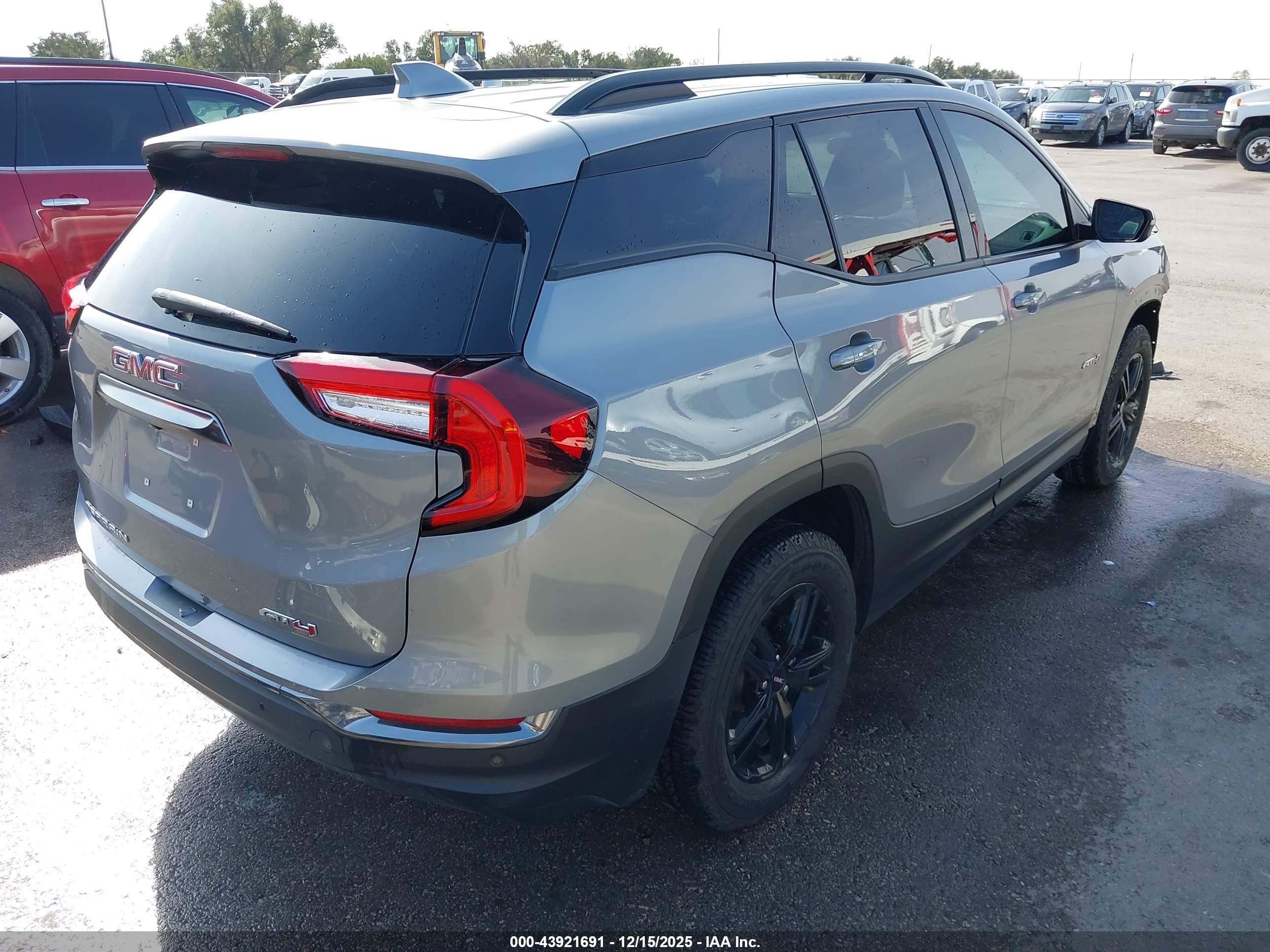 GMC TERRAIN image 4