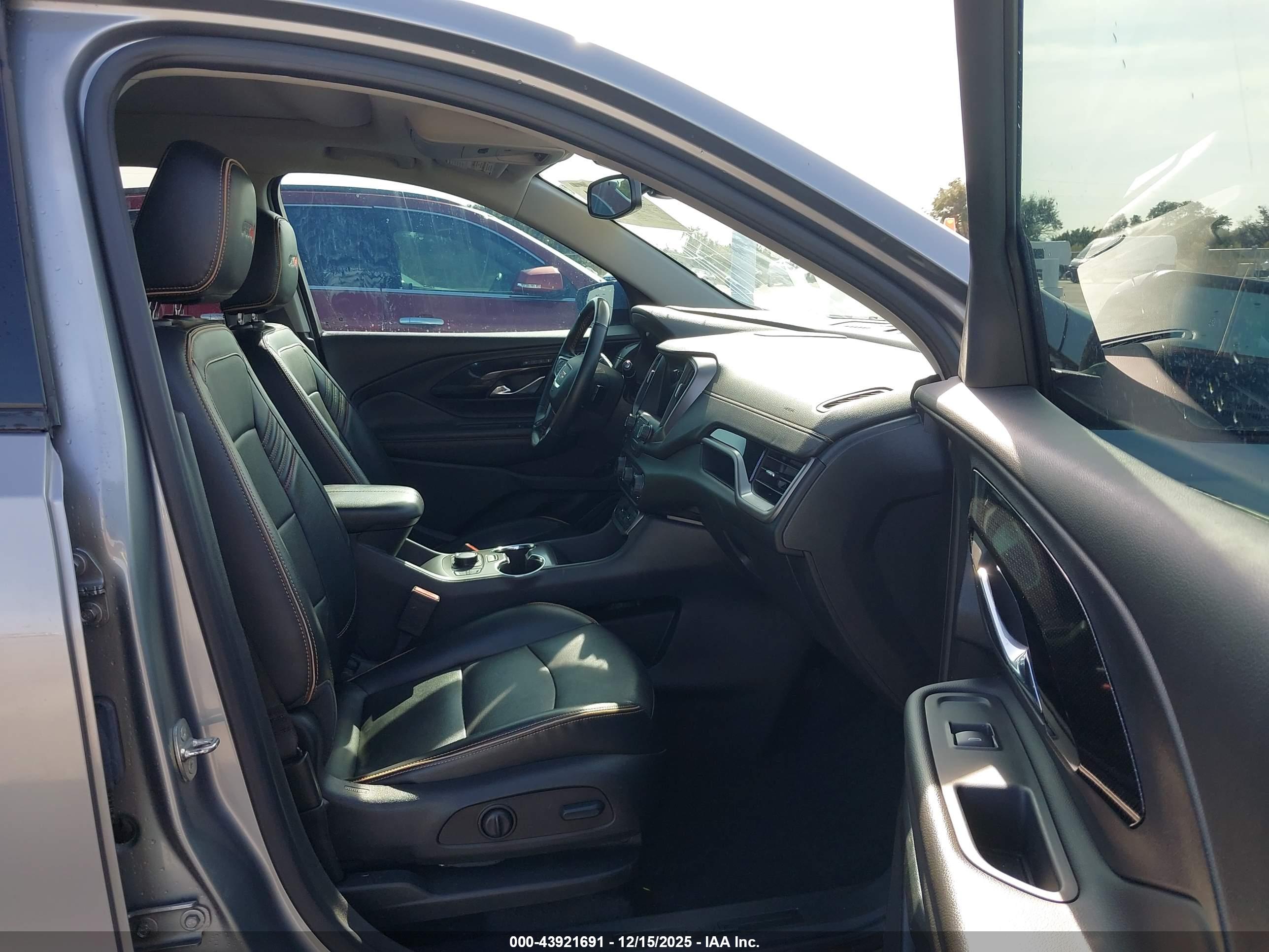 GMC TERRAIN image 5
