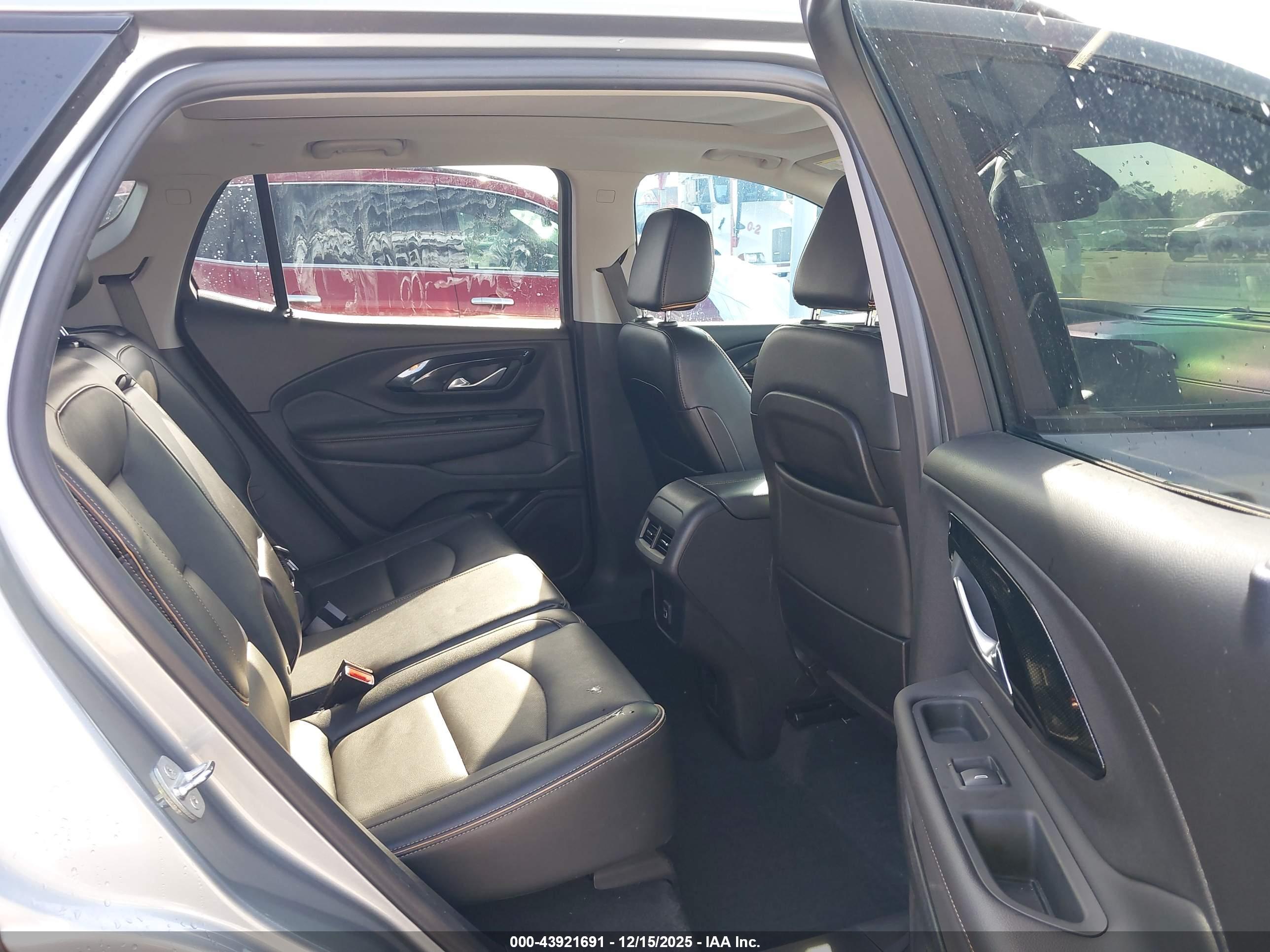 GMC TERRAIN image 8
