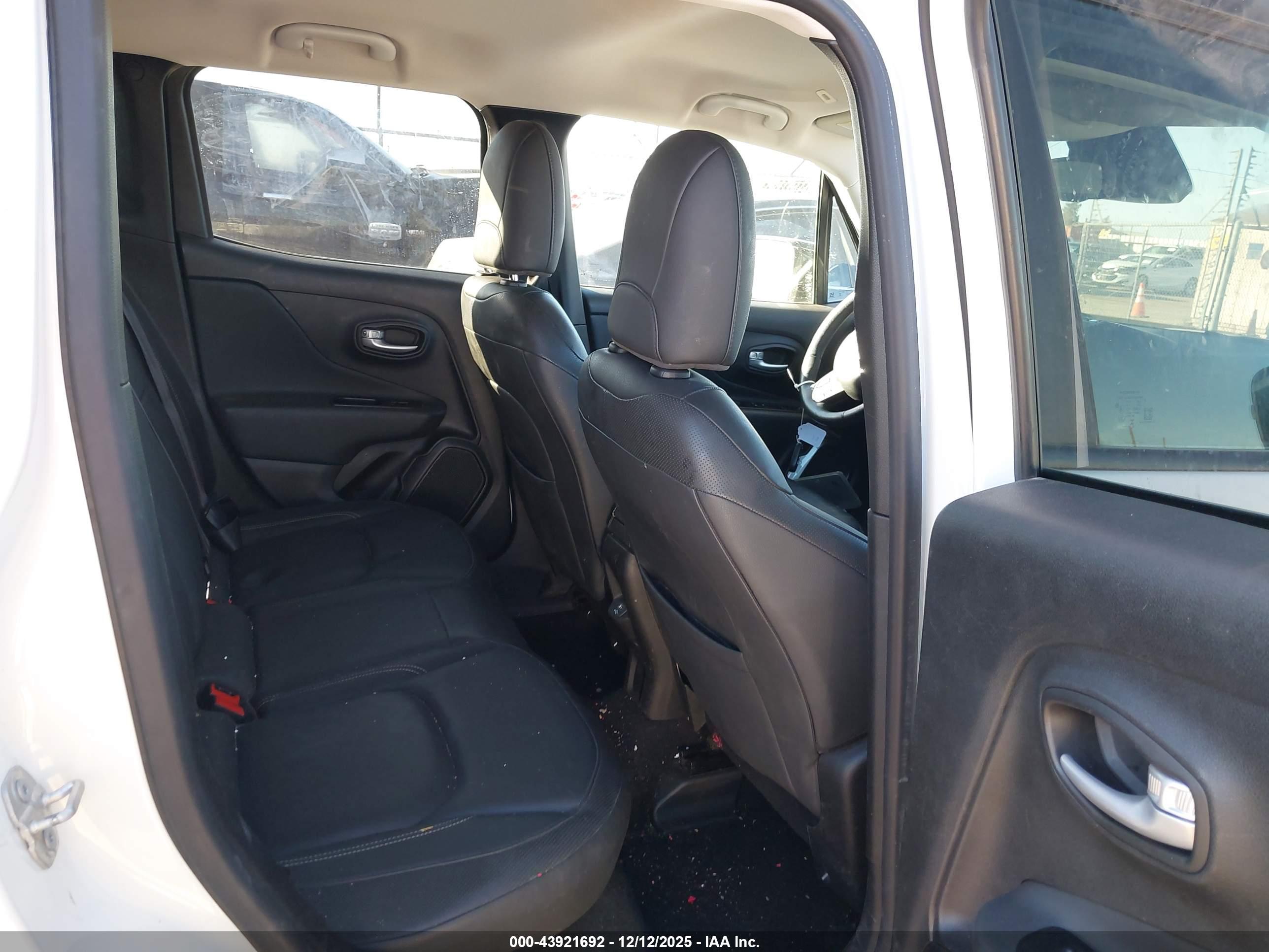 JEEP RENEGADE image 8