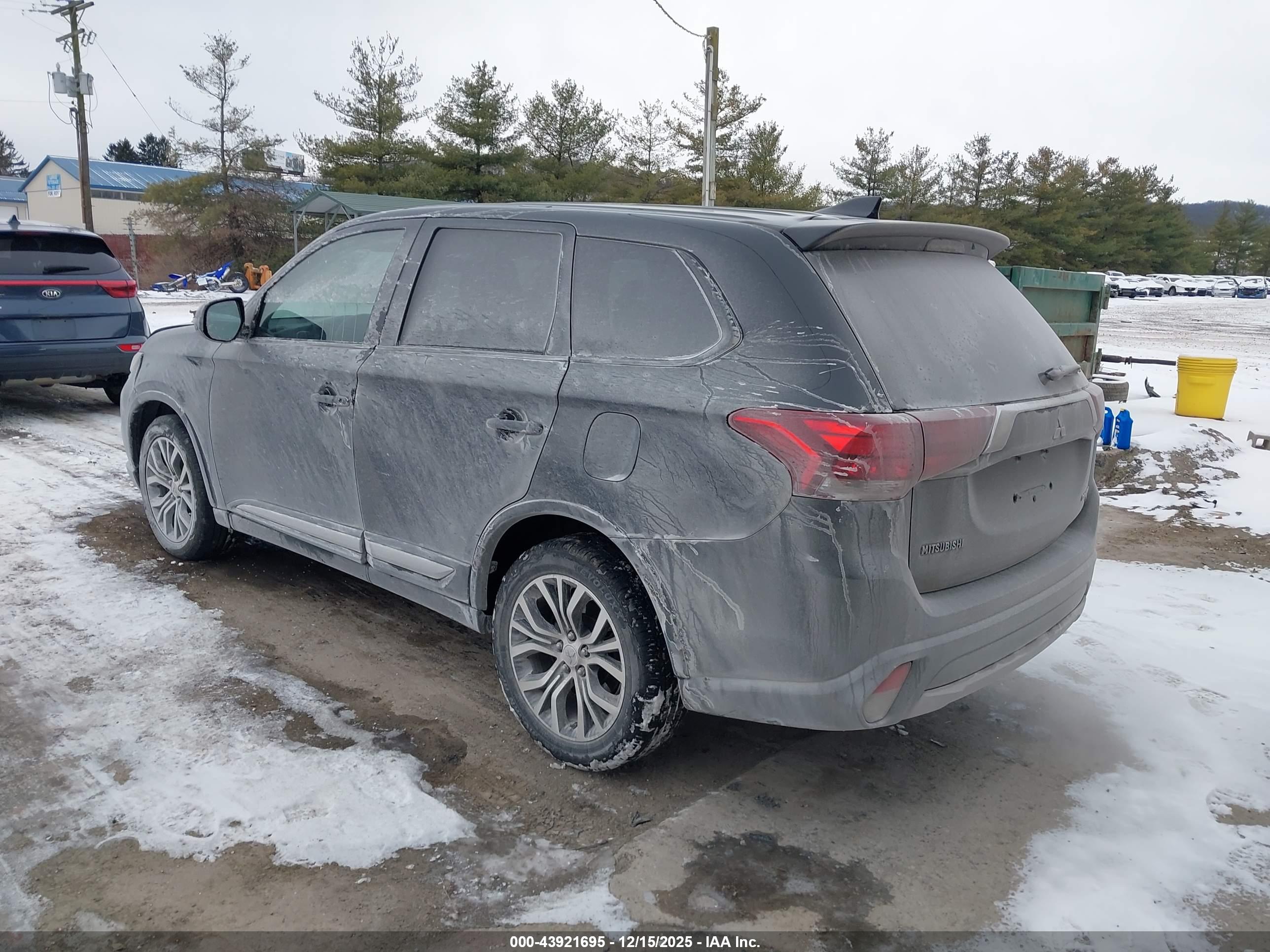 MITSUBISHI OUTLANDER image 3