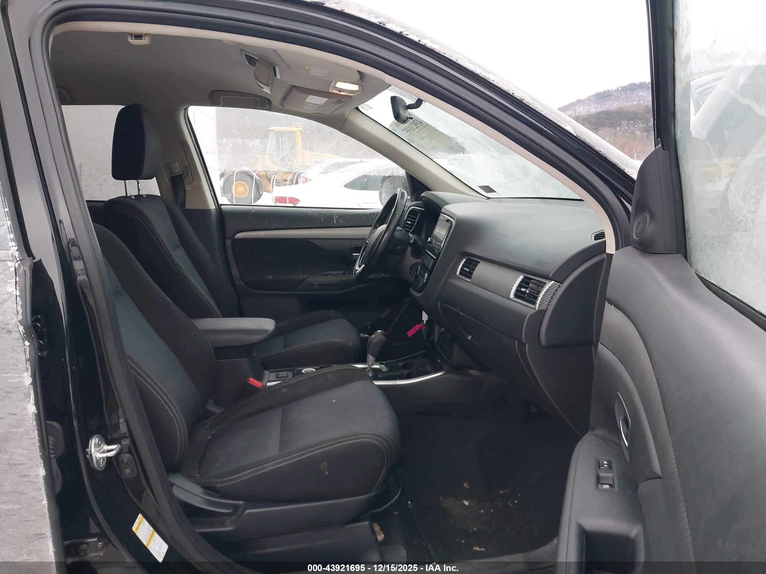 MITSUBISHI OUTLANDER image 5
