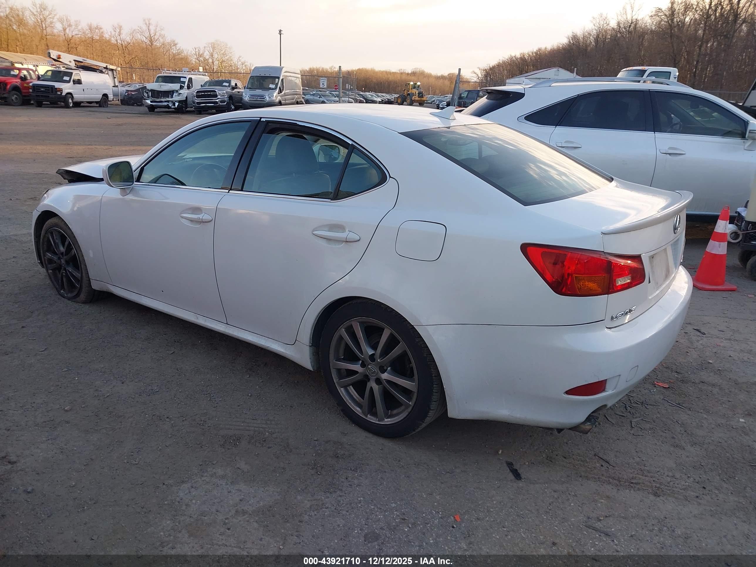 LEXUS IS image 3