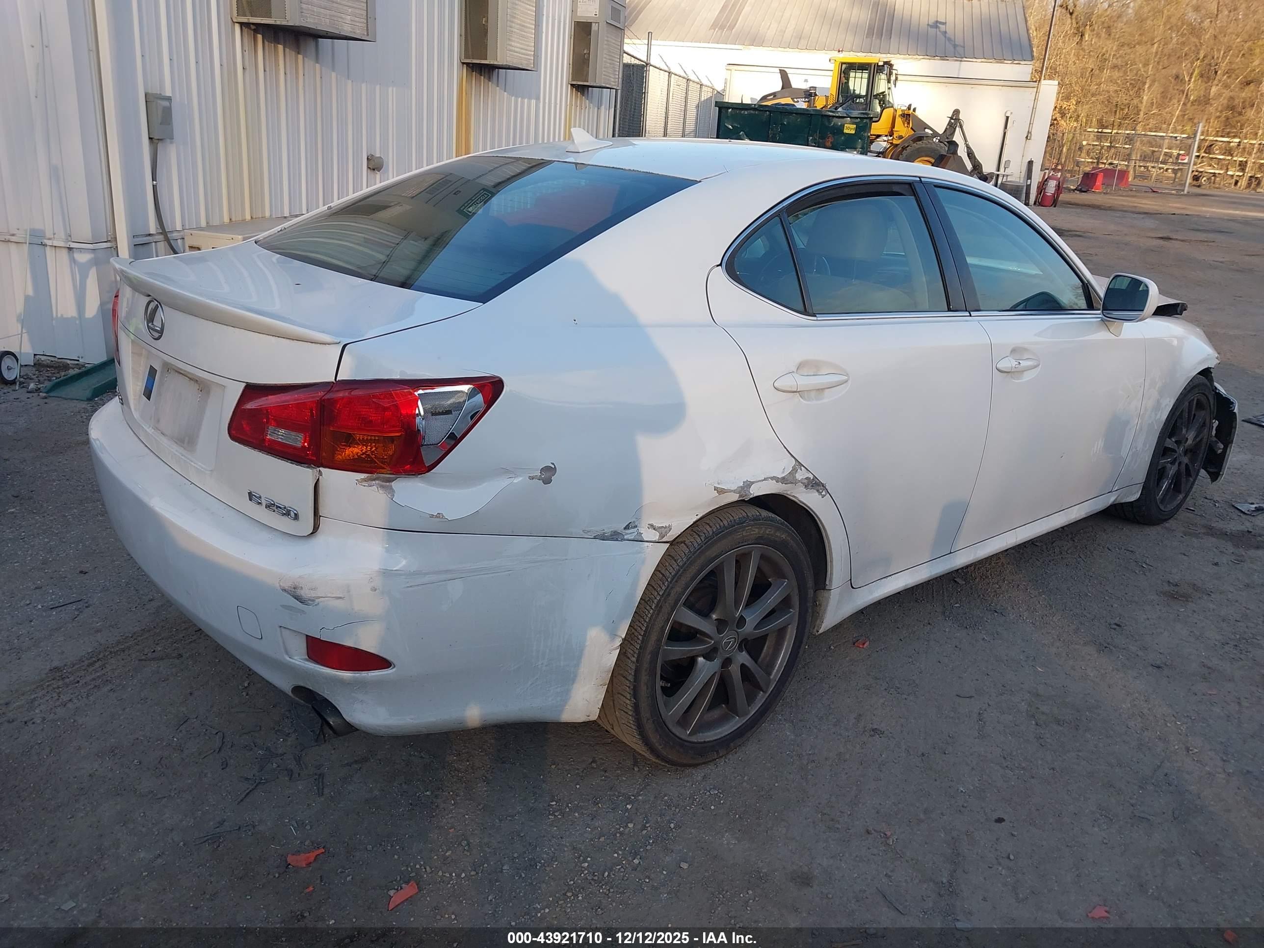 LEXUS IS image 4