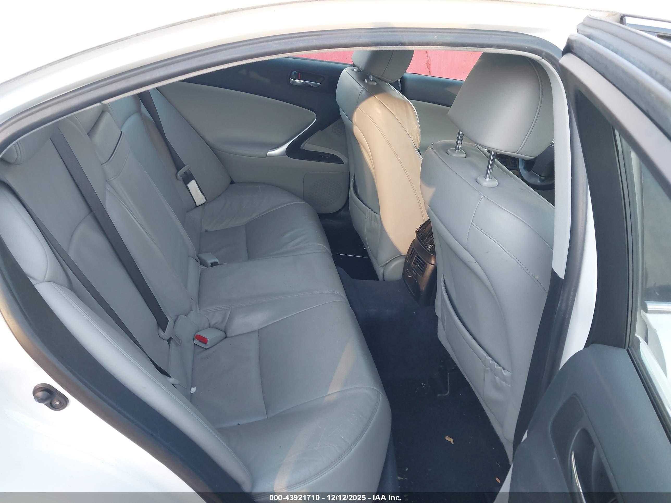 LEXUS IS image 8