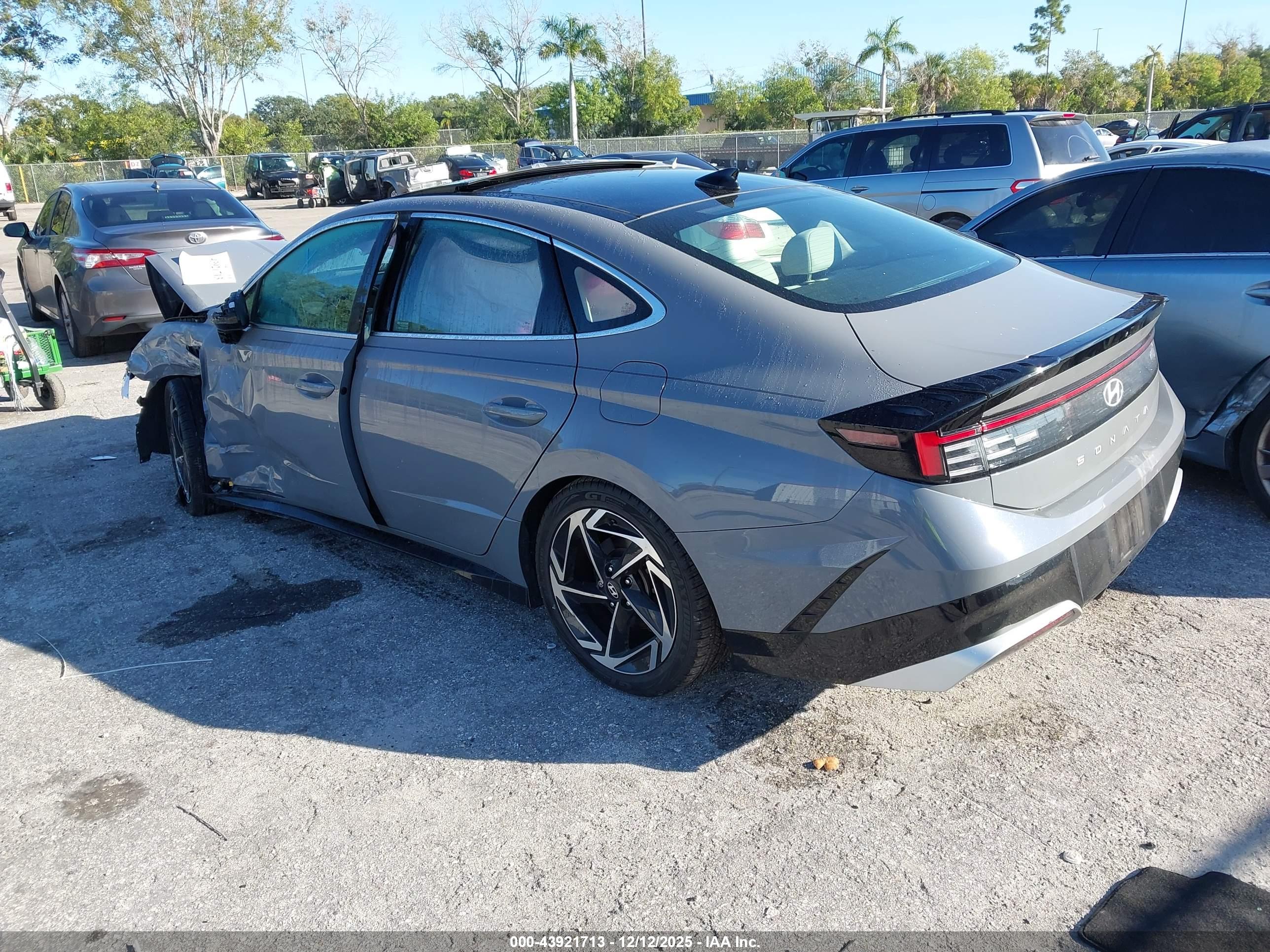 HYUNDAI SONATA image 3