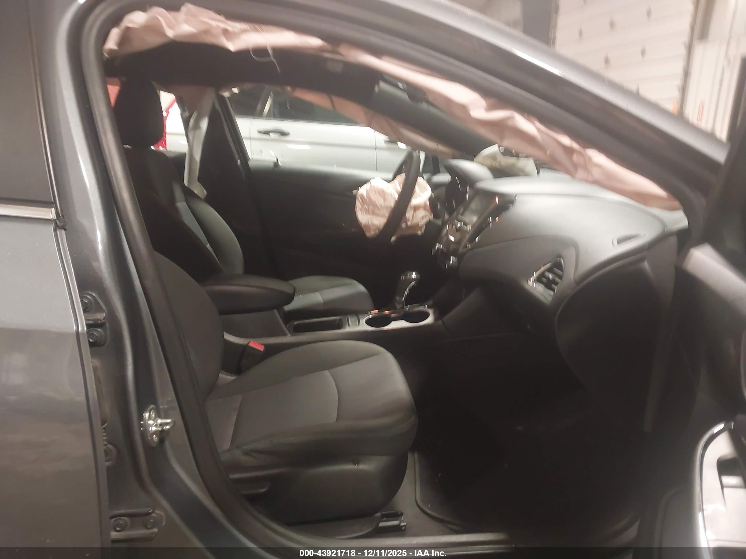CHEVROLET CRUZE image 5