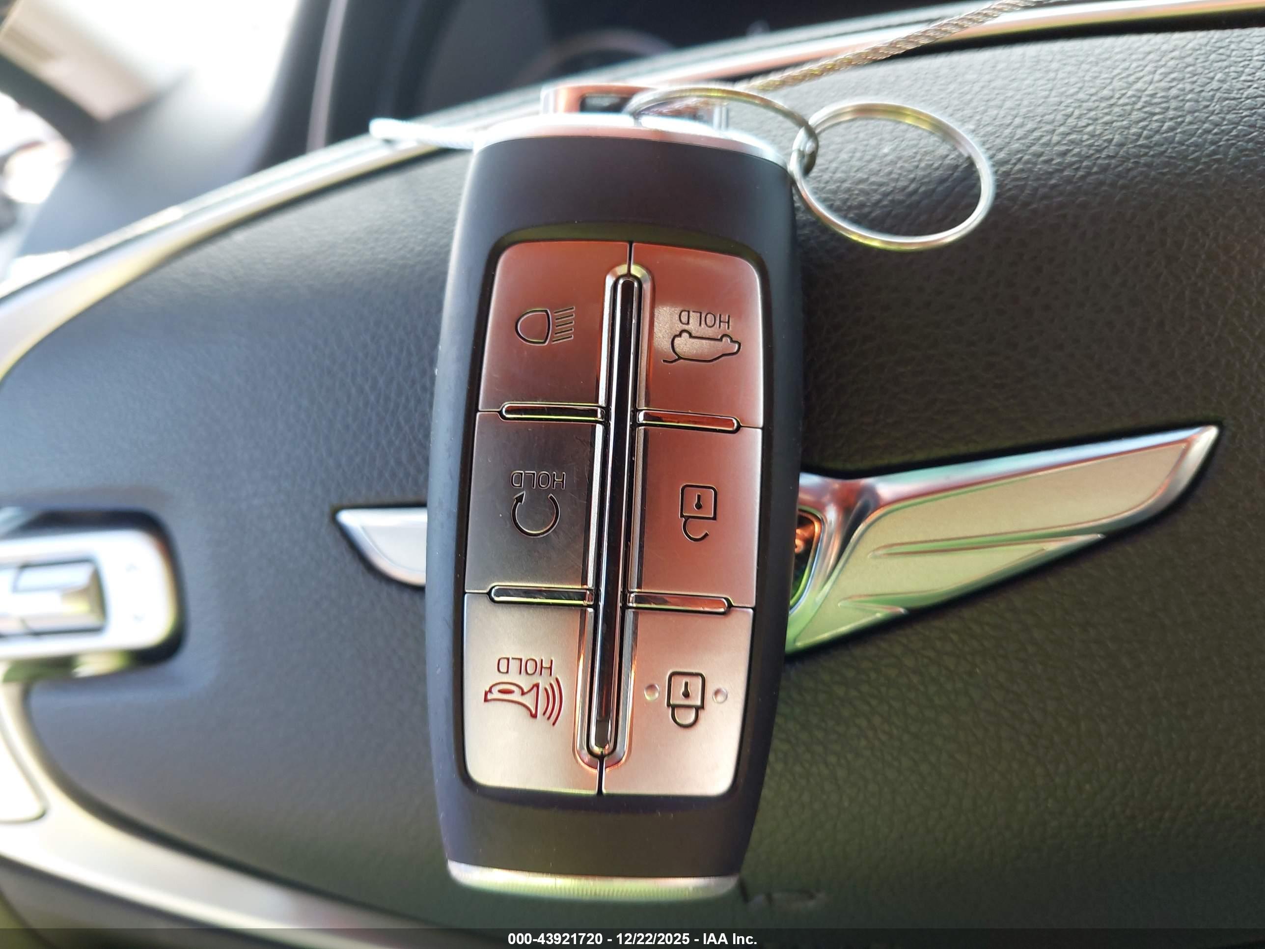 GENESIS GV70 image 11