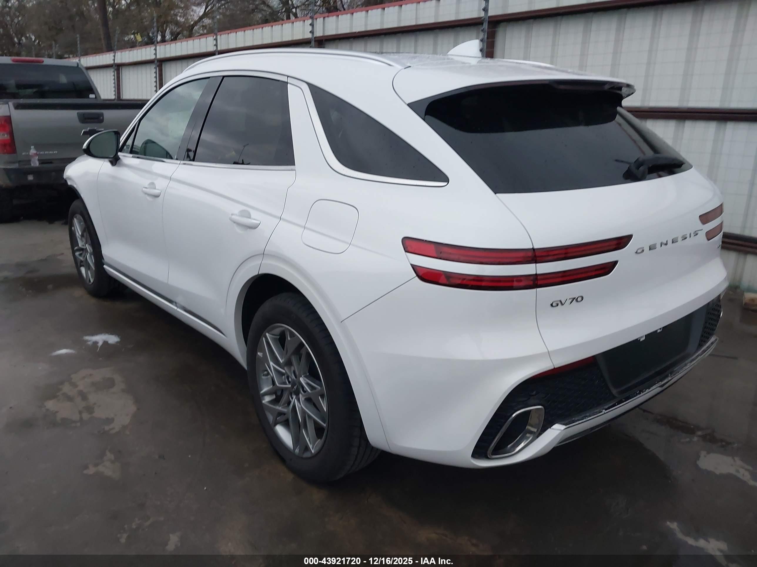 GENESIS GV70 image 3