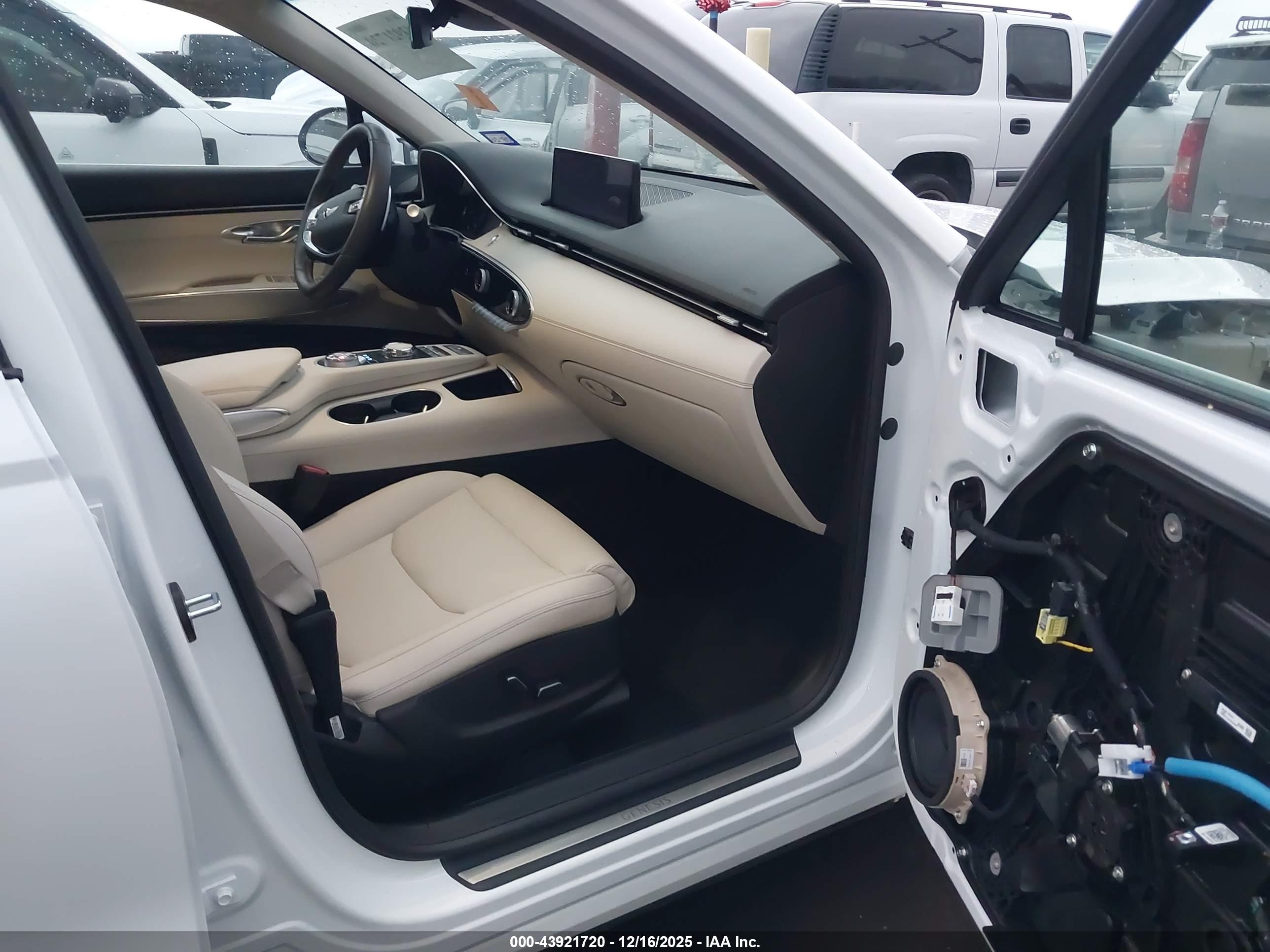 GENESIS GV70 image 5