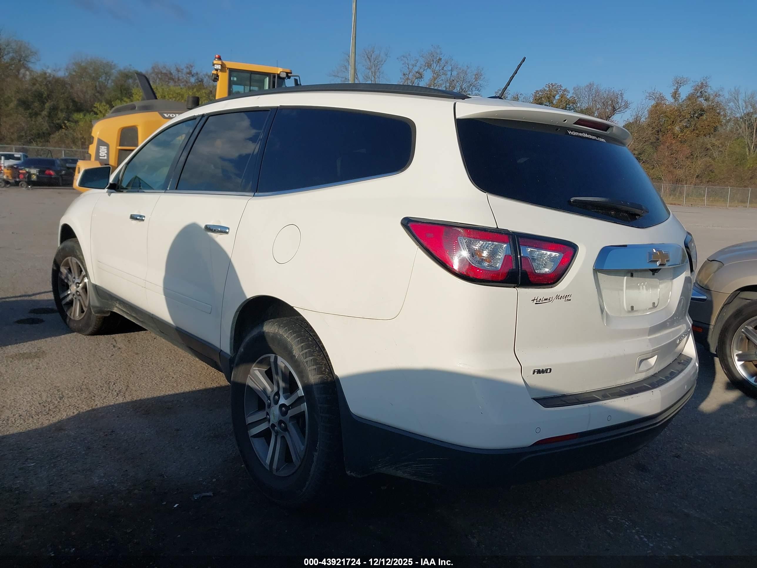 CHEVROLET TRAVERSE image 3