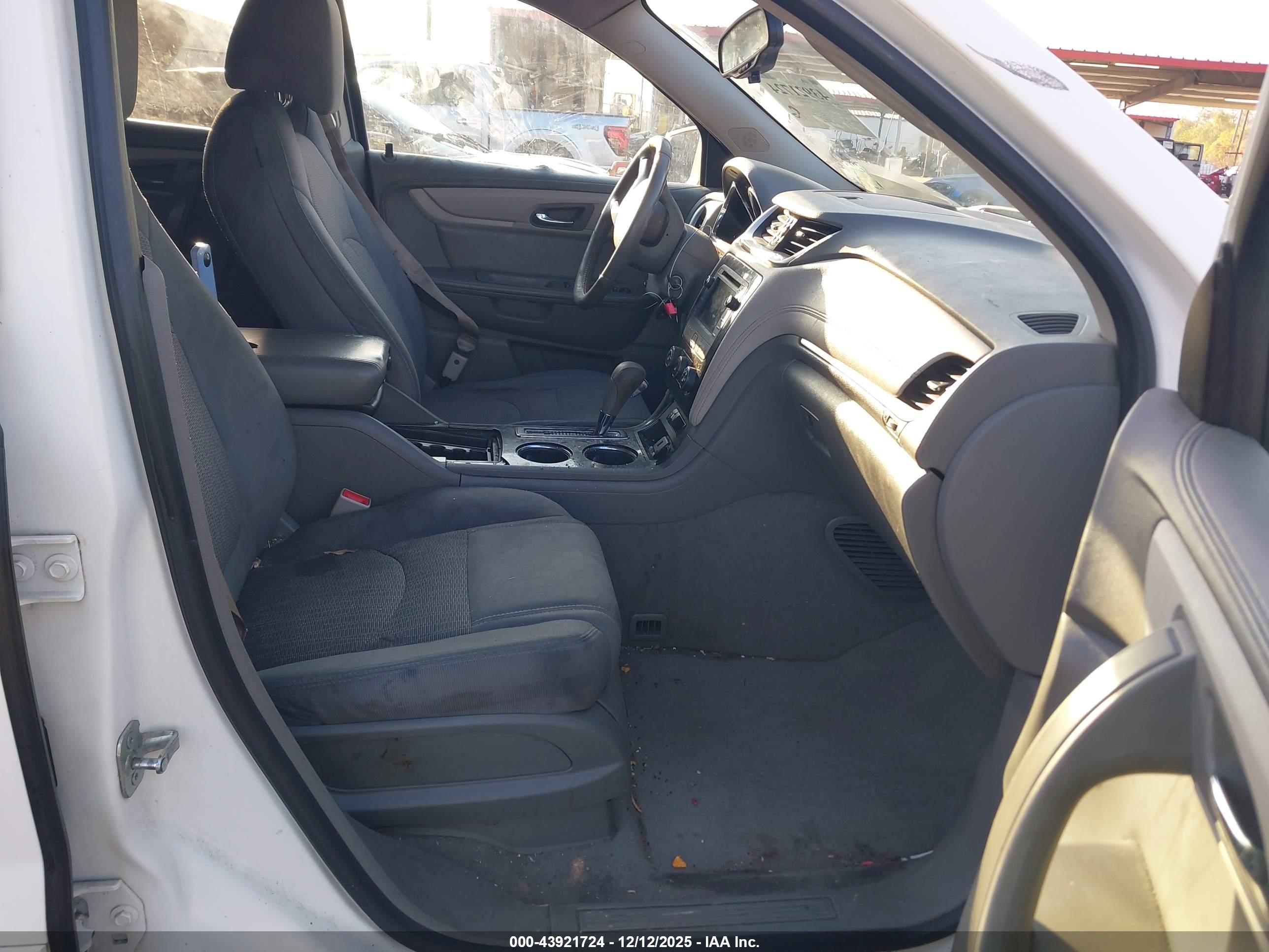 CHEVROLET TRAVERSE image 5