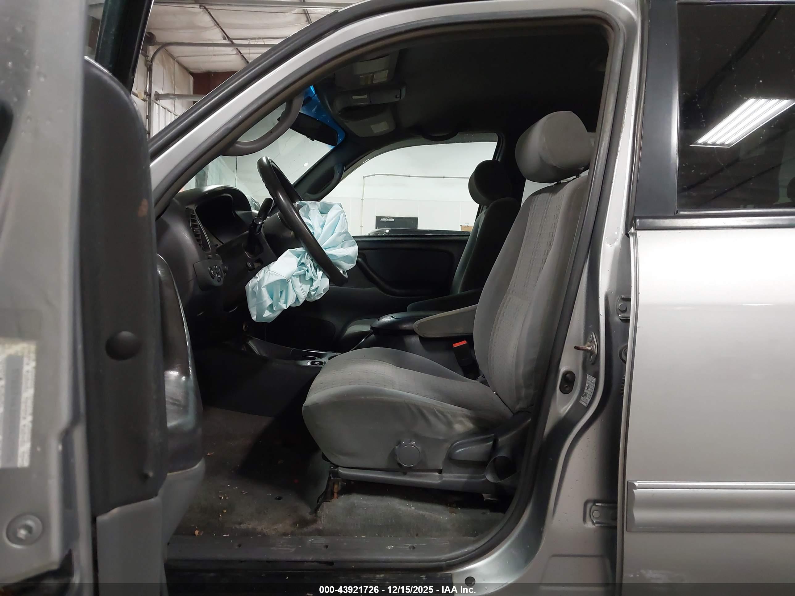 TOYOTA TUNDRA image 5
