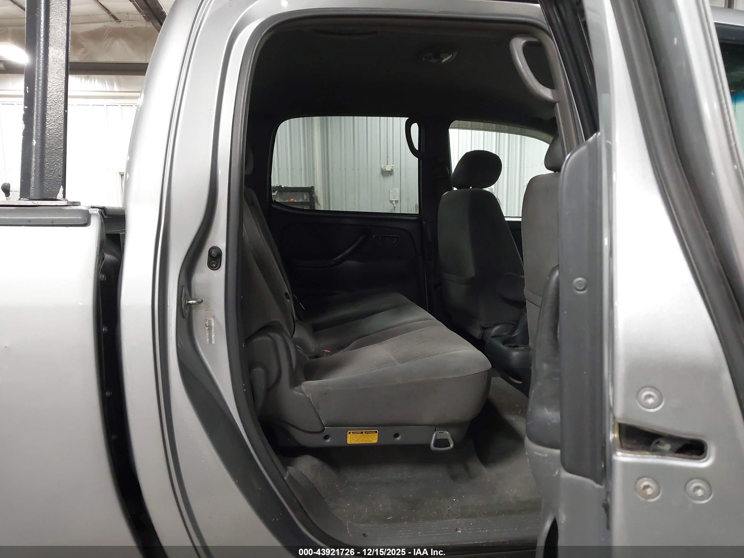 TOYOTA TUNDRA image 8