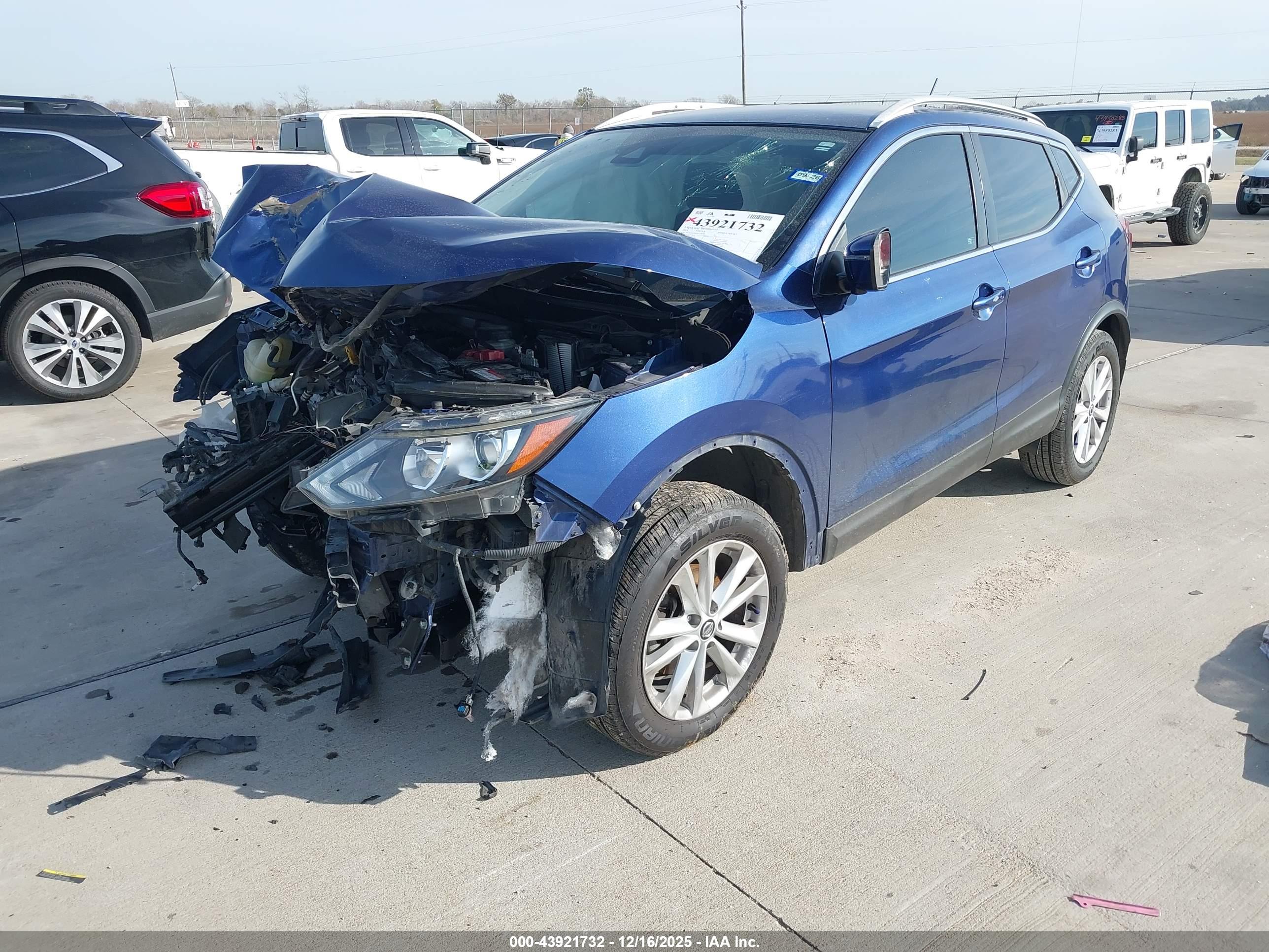 NISSAN ROGUE image 2