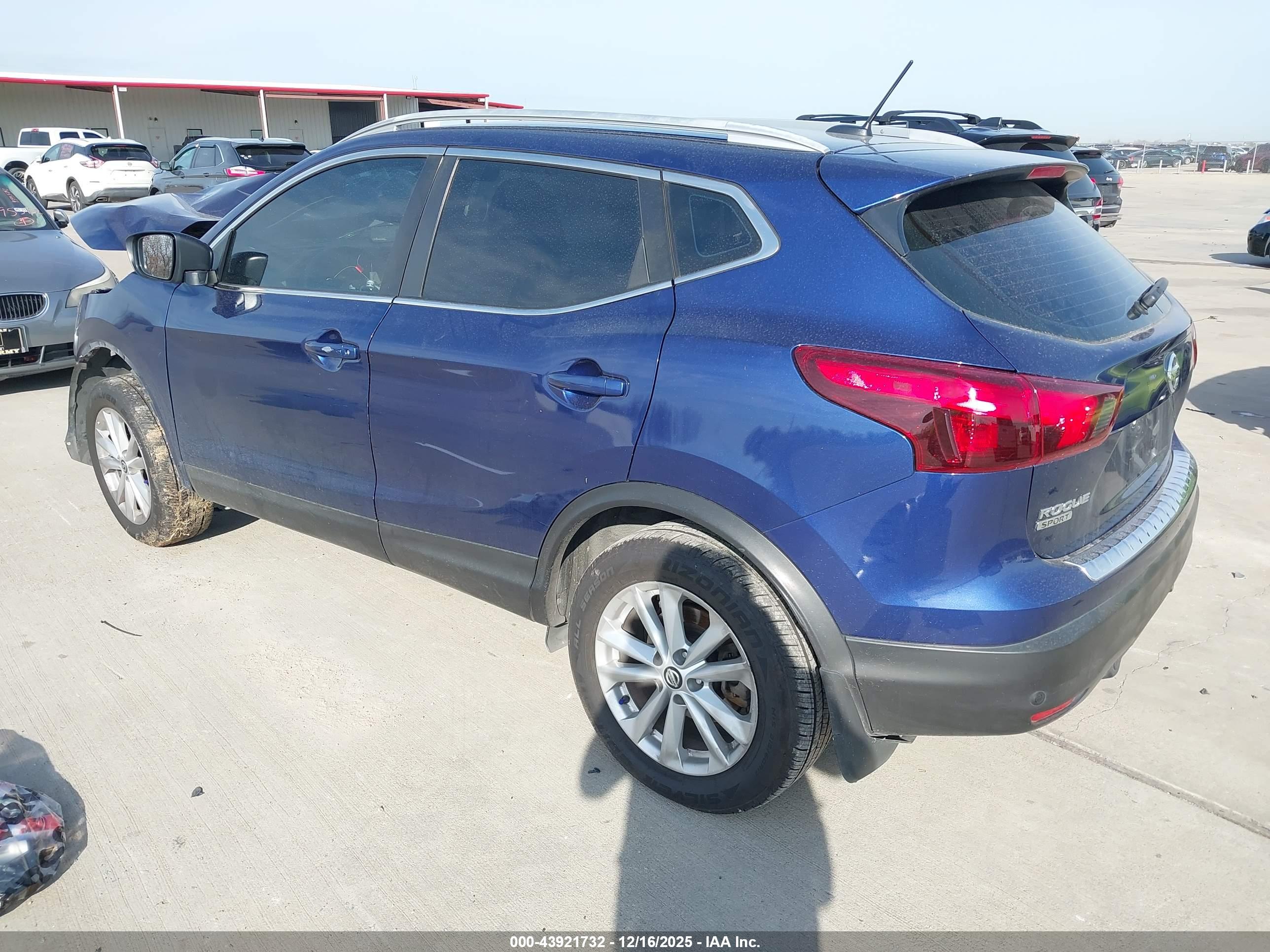 NISSAN ROGUE image 3
