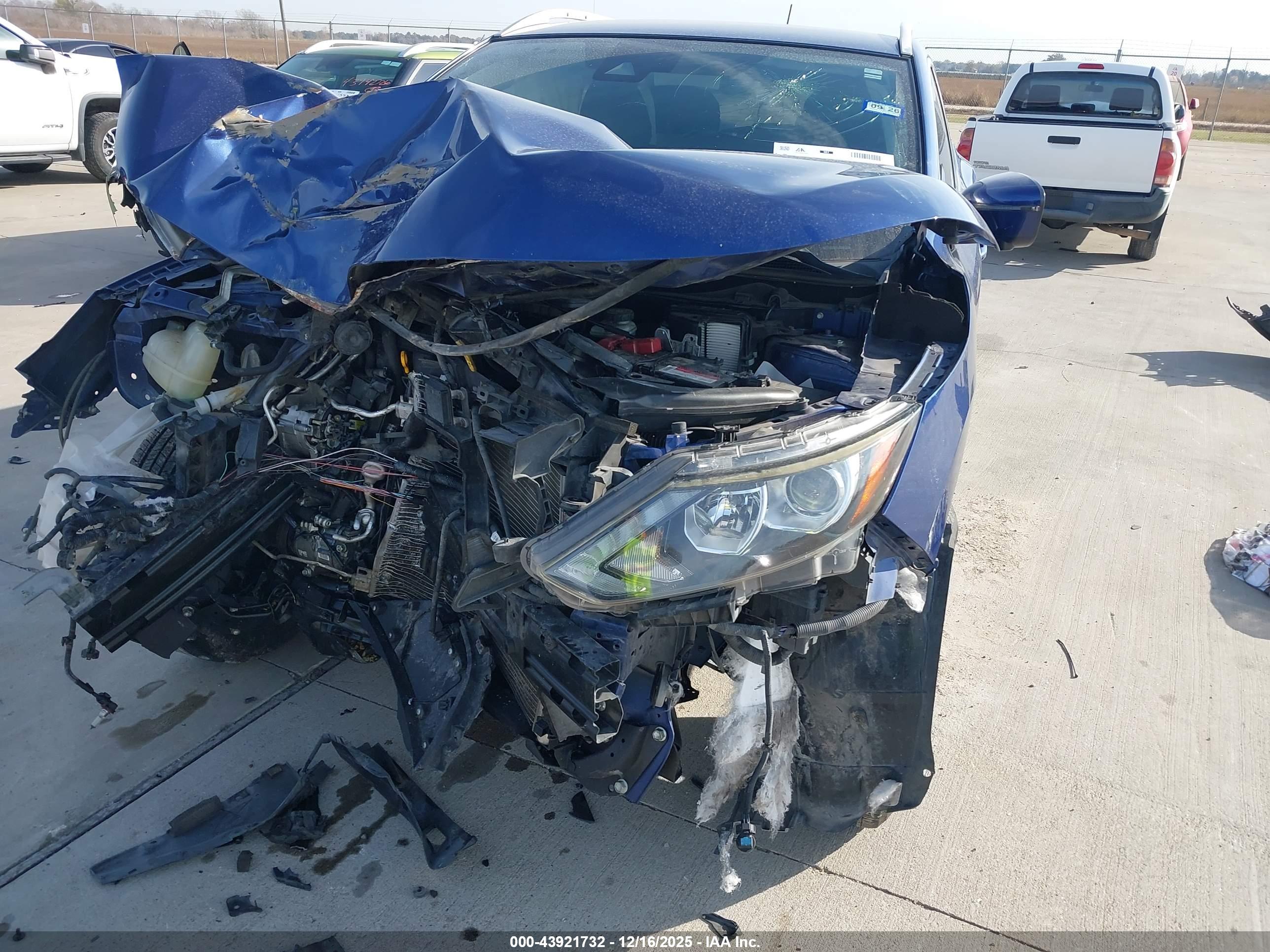 NISSAN ROGUE image 6