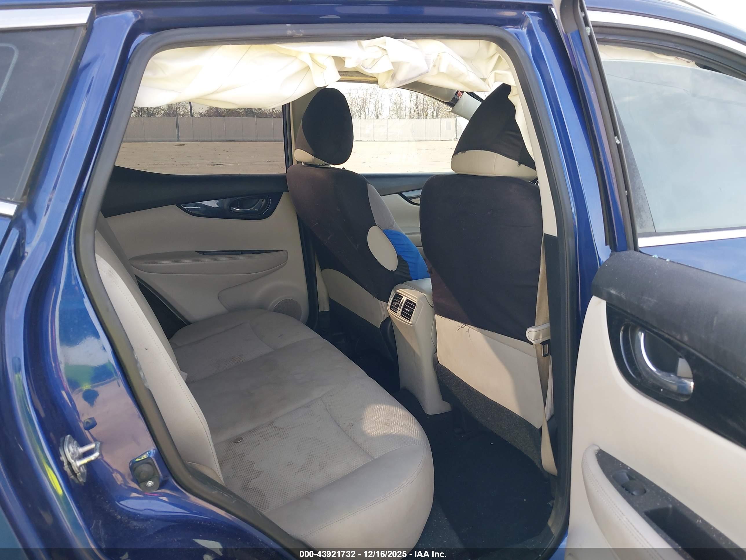 NISSAN ROGUE image 8