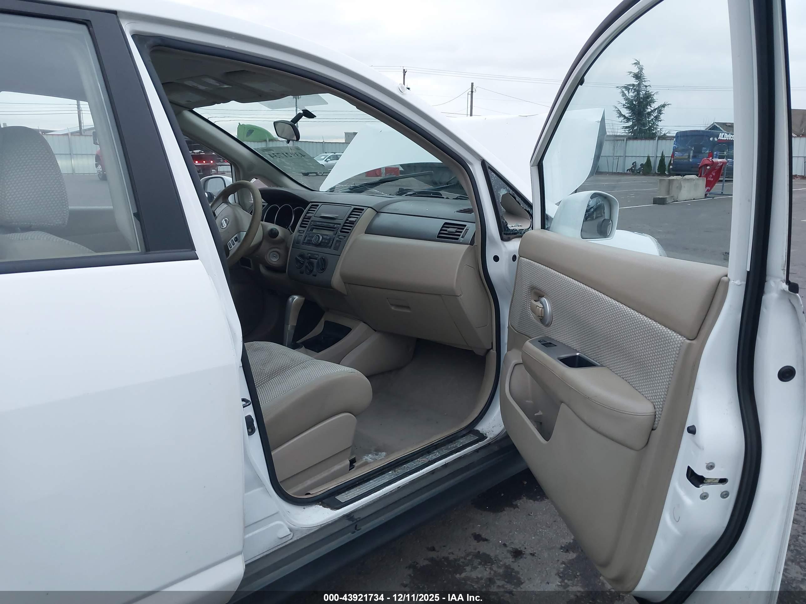NISSAN VERSA image 5