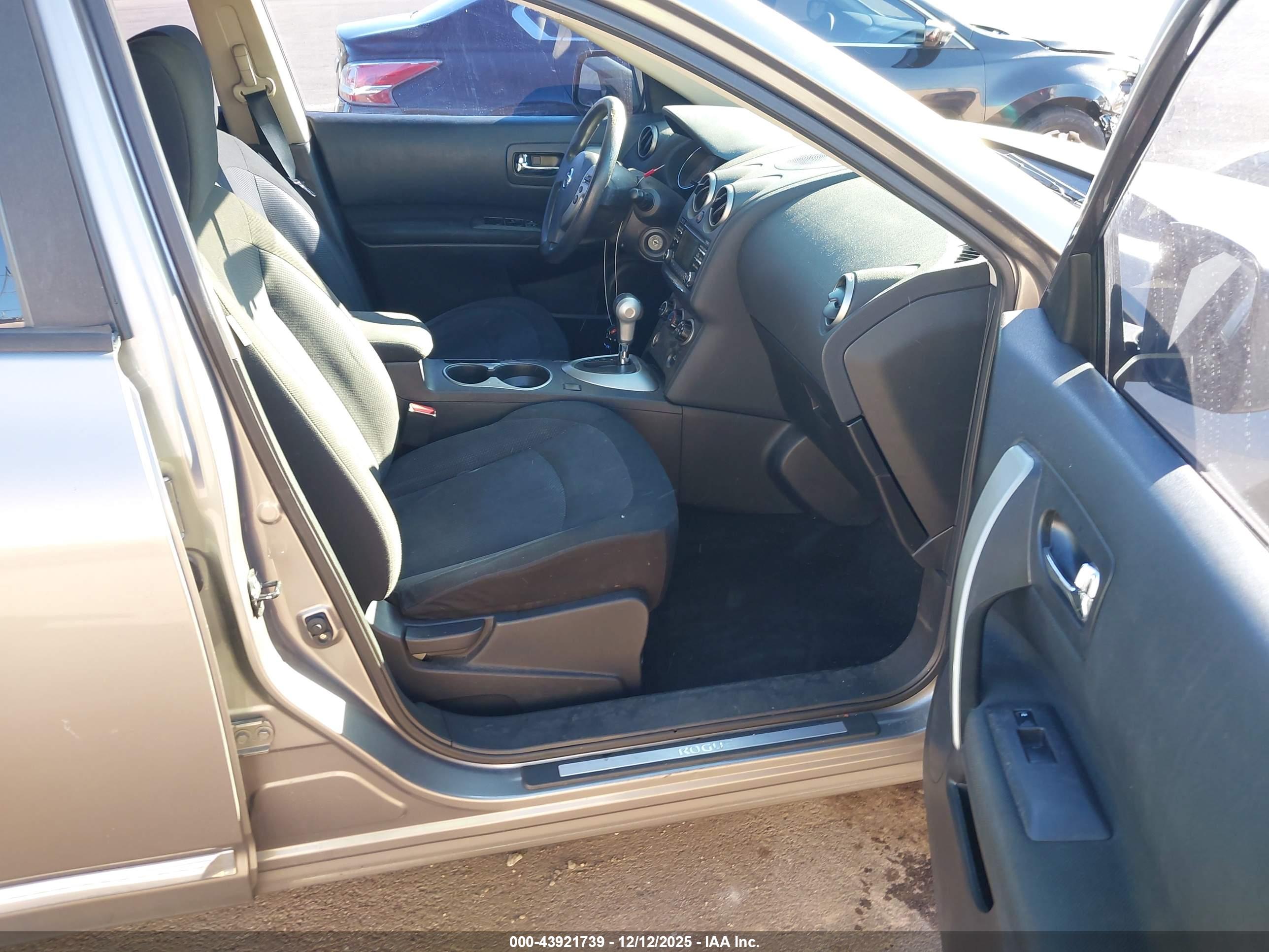 NISSAN ROGUE image 5