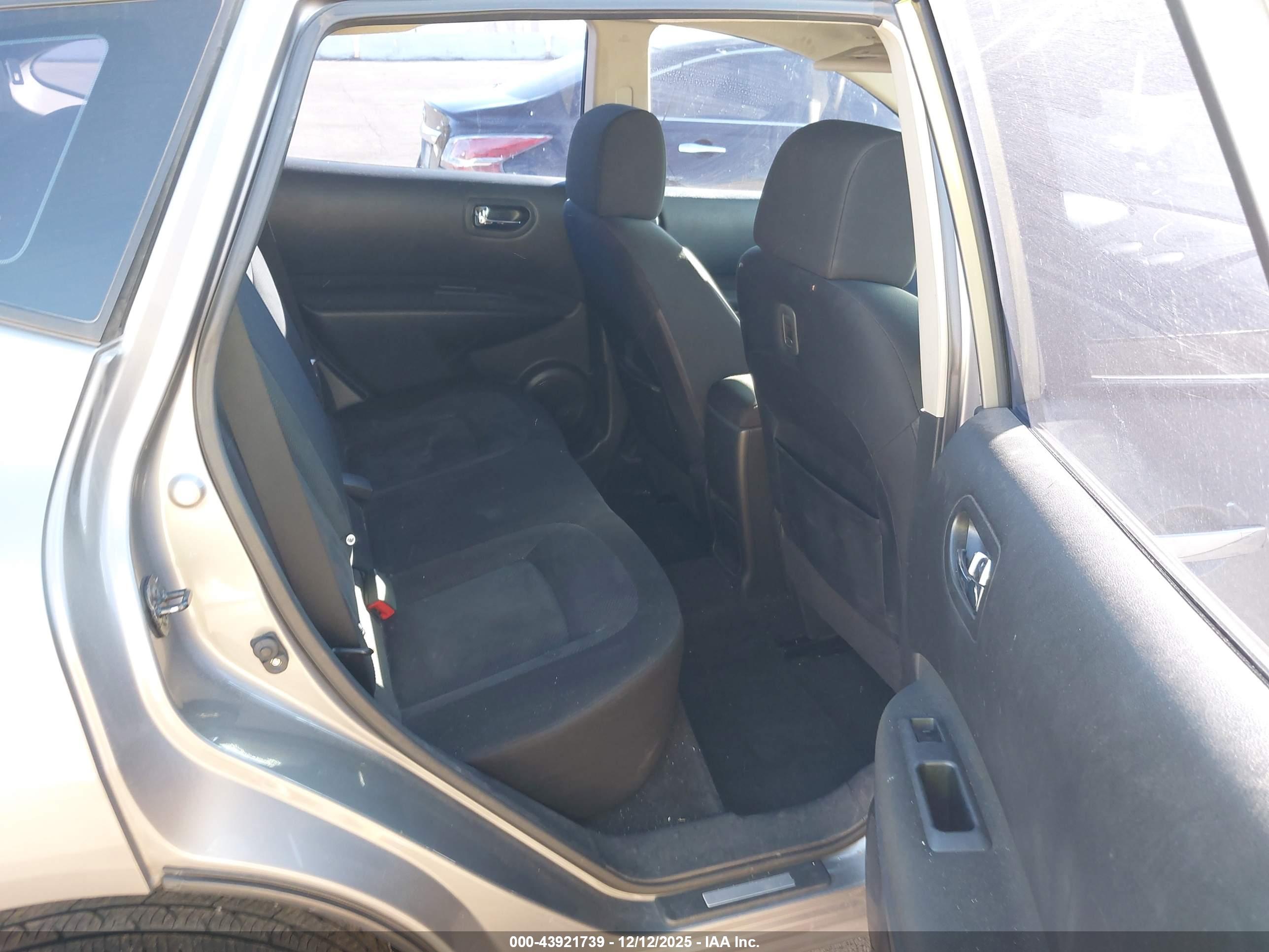 NISSAN ROGUE image 8