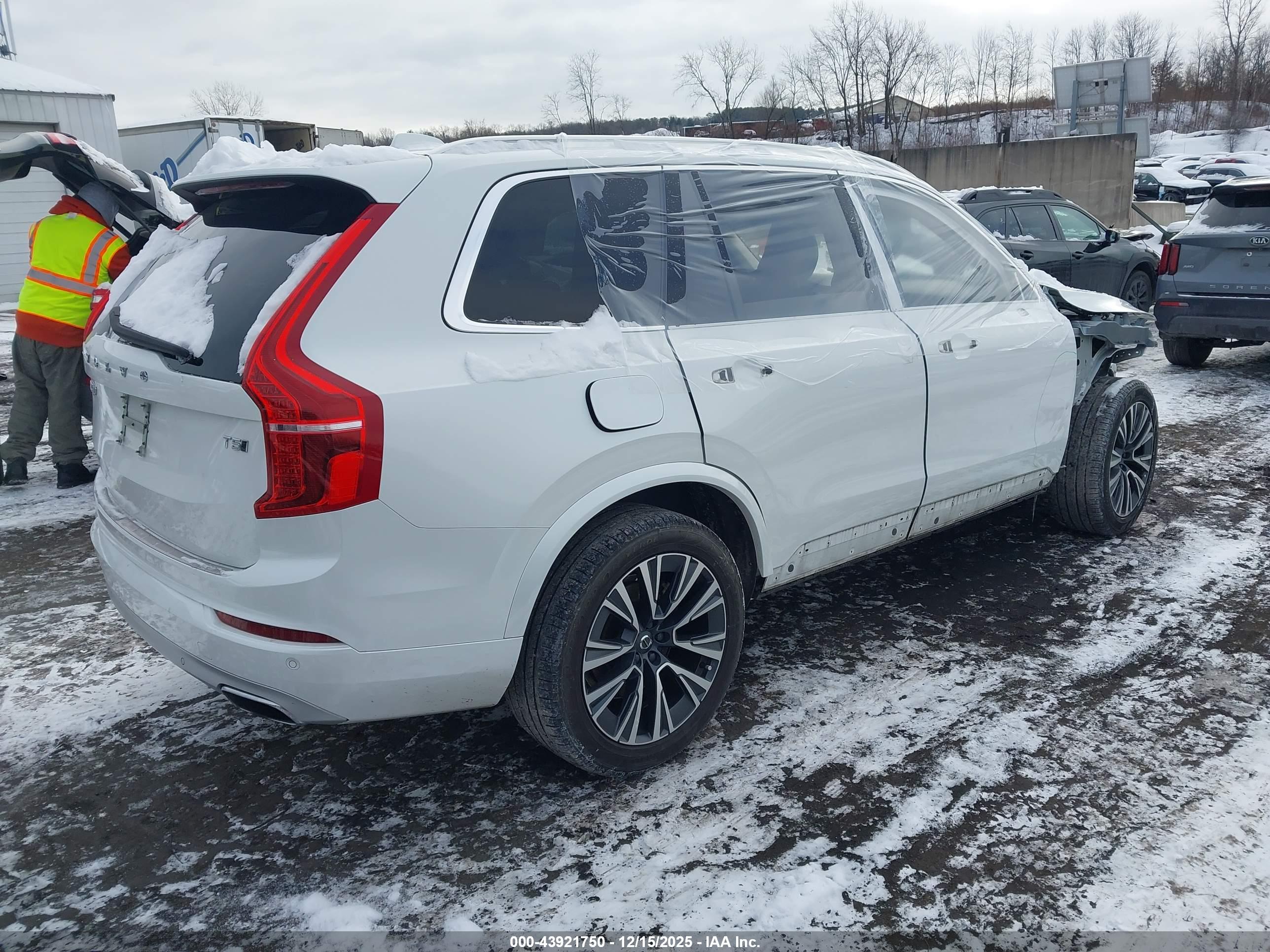 VOLVO XC90 image 4