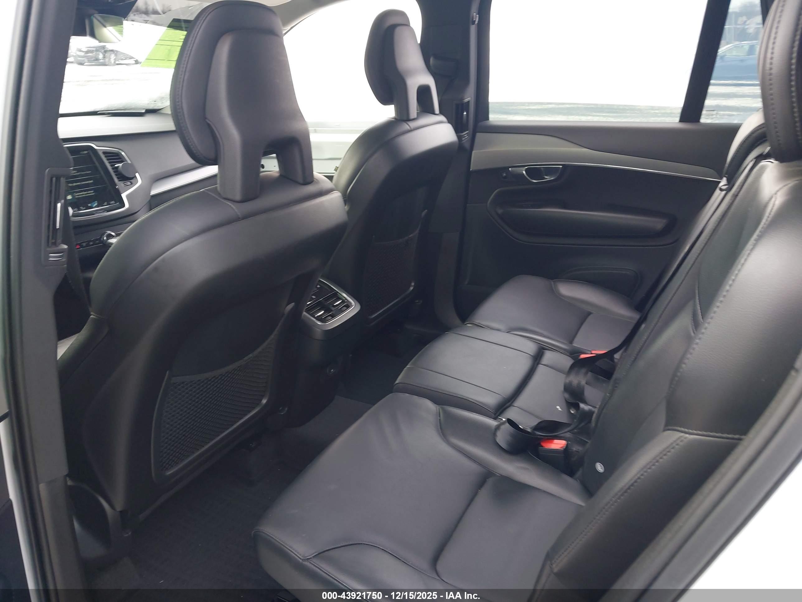 VOLVO XC90 image 8