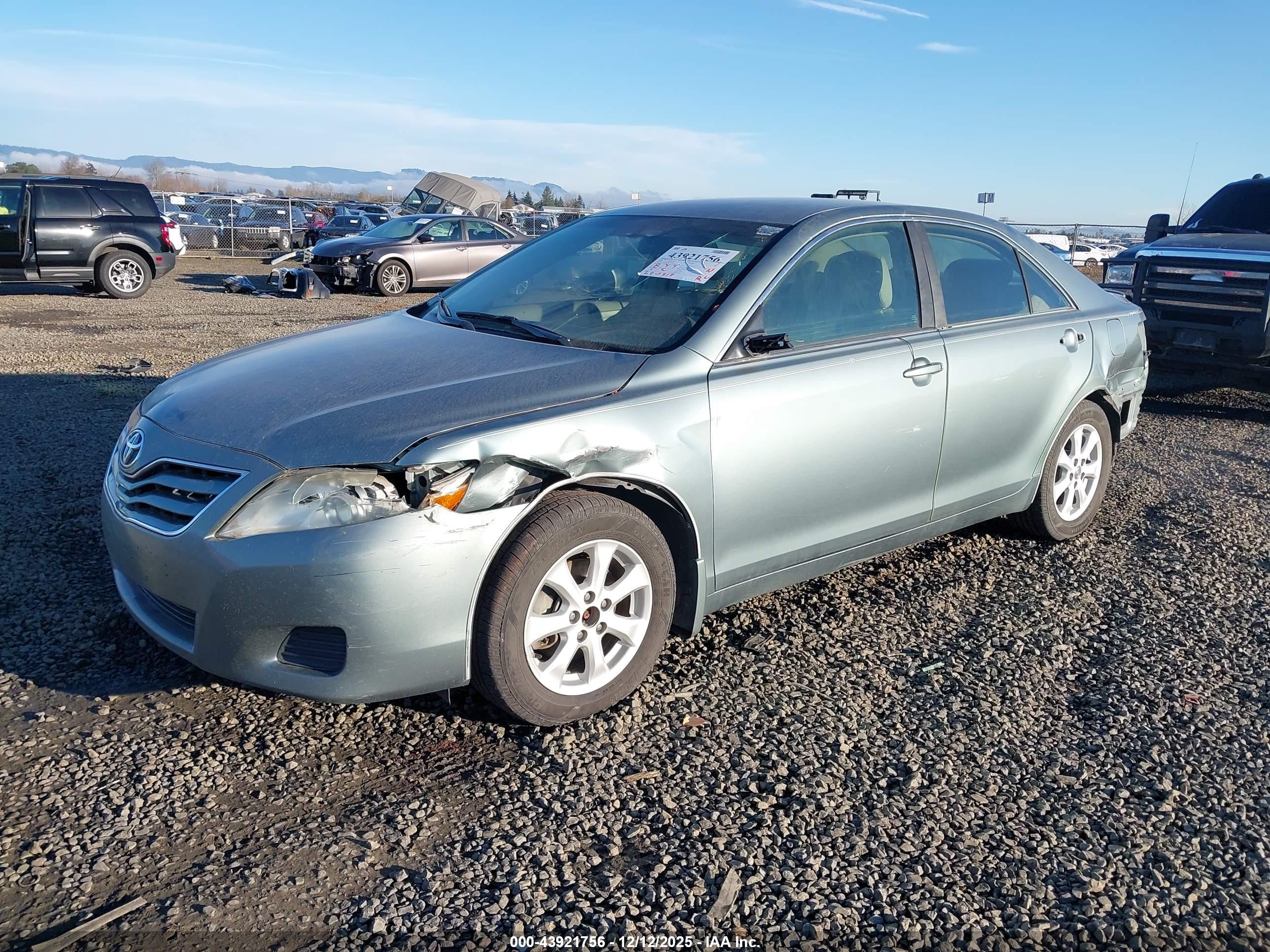 TOYOTA CAMRY image 2