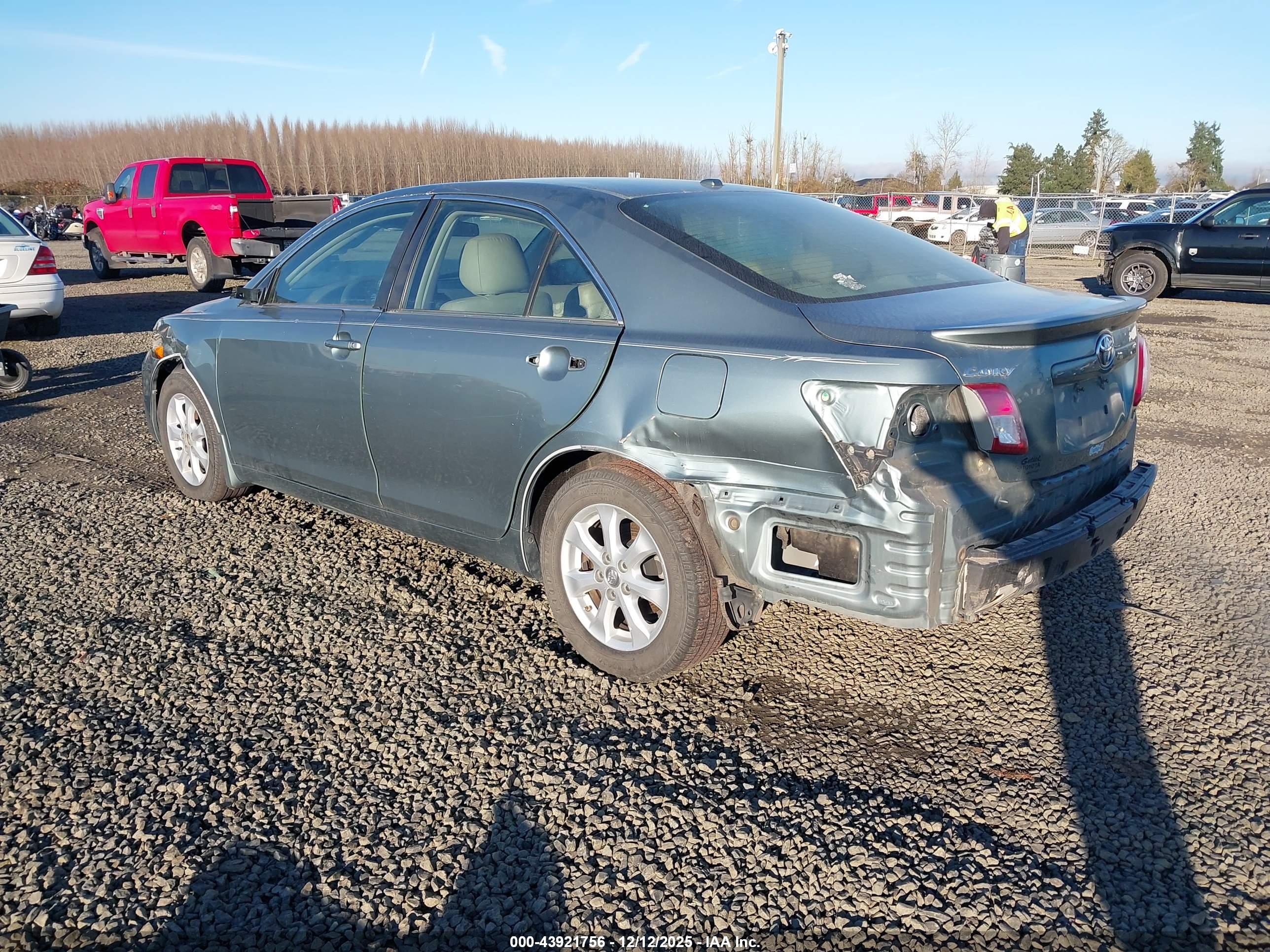 TOYOTA CAMRY image 3