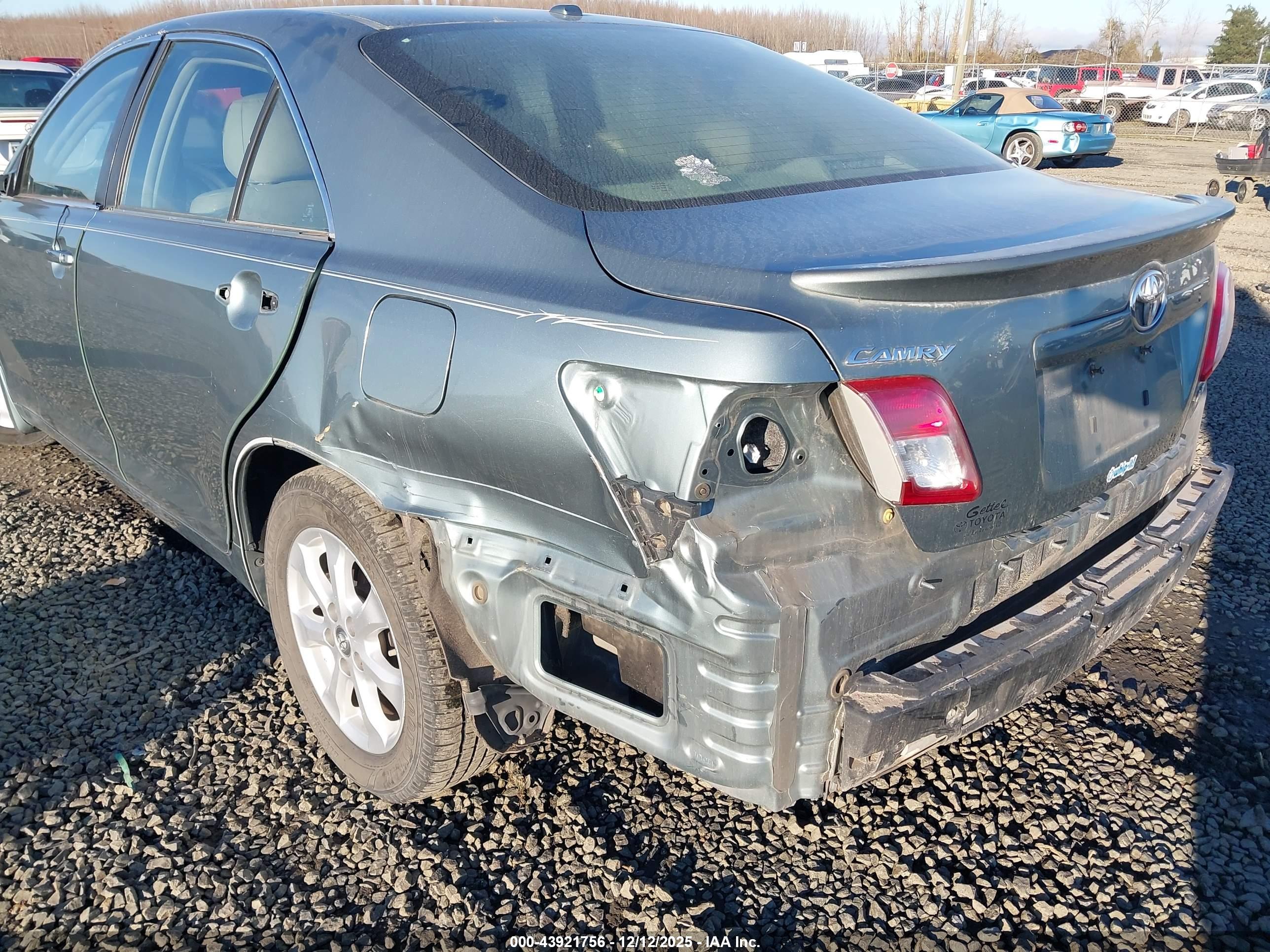 TOYOTA CAMRY image 6