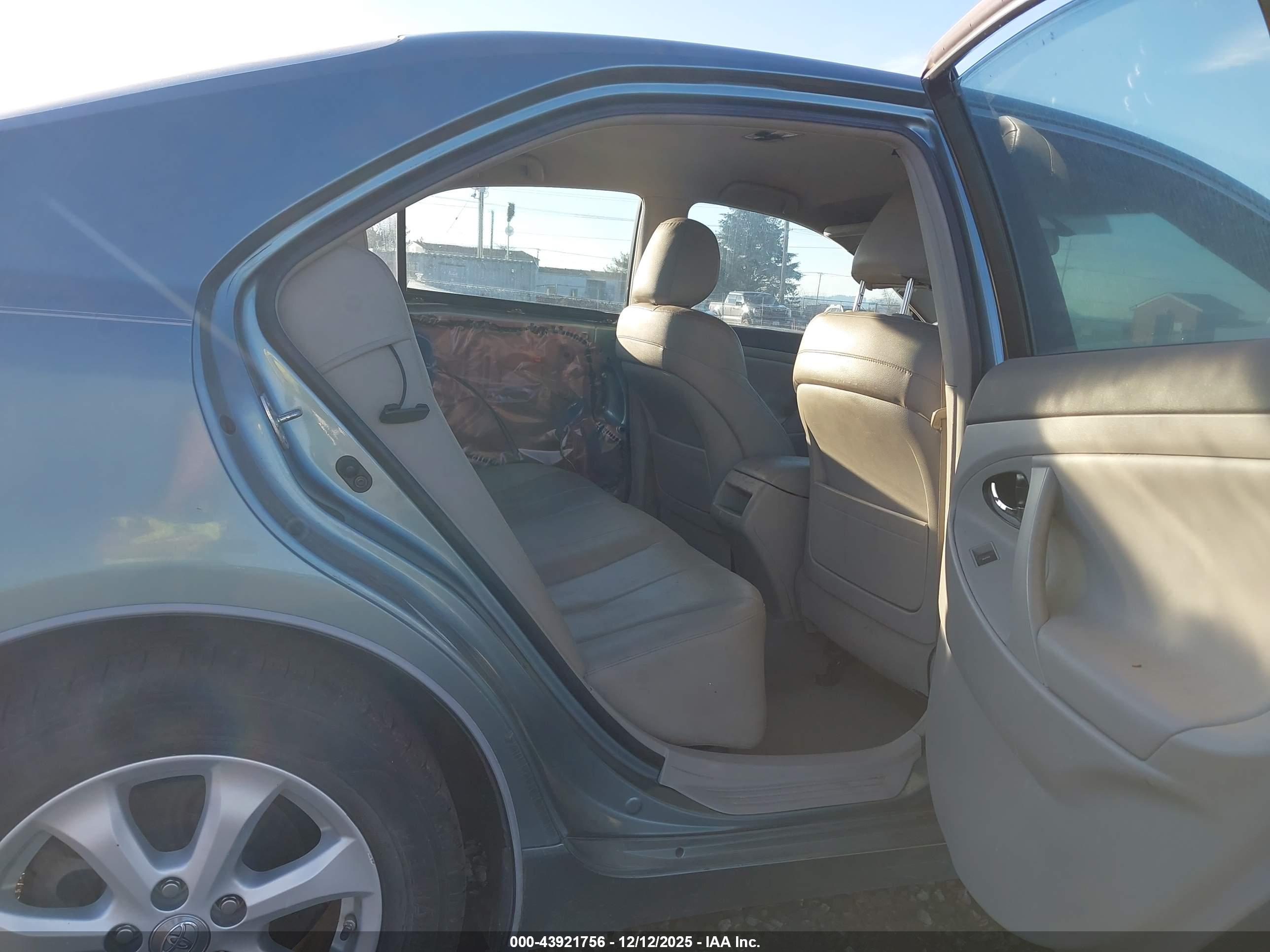 TOYOTA CAMRY image 8