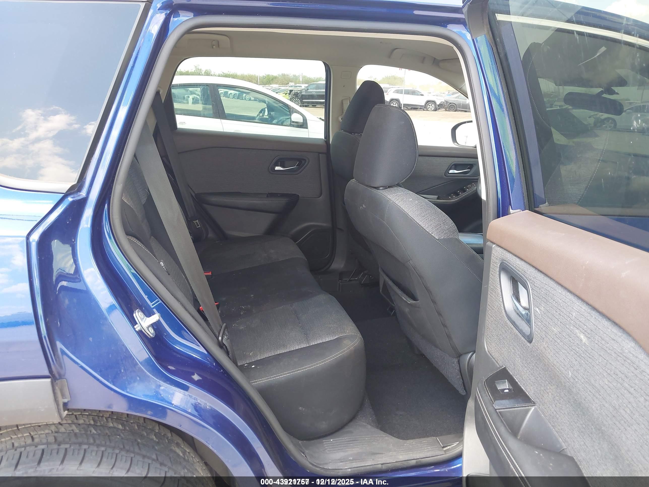 NISSAN ROGUE image 8