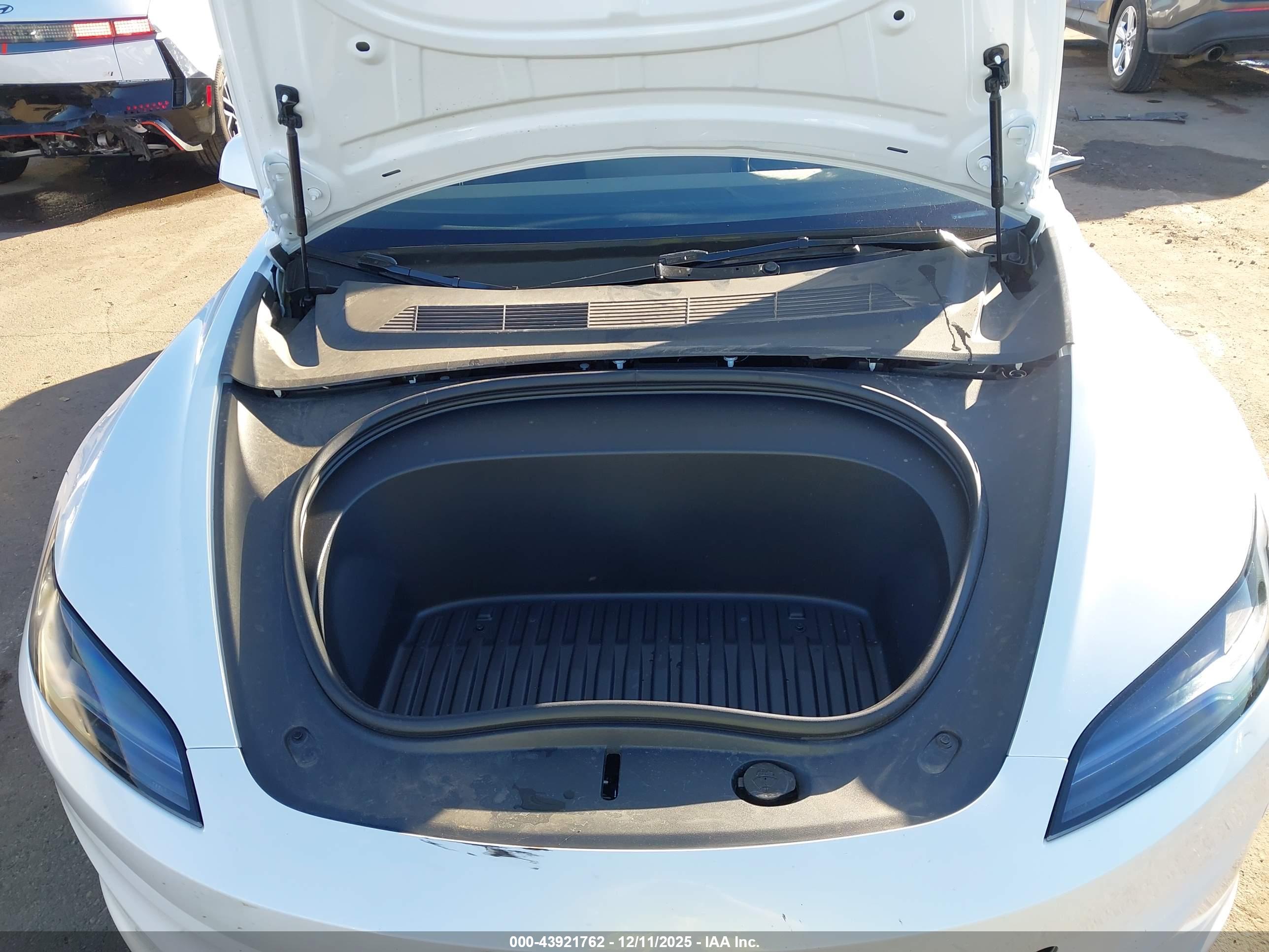TESLA MODEL image 10