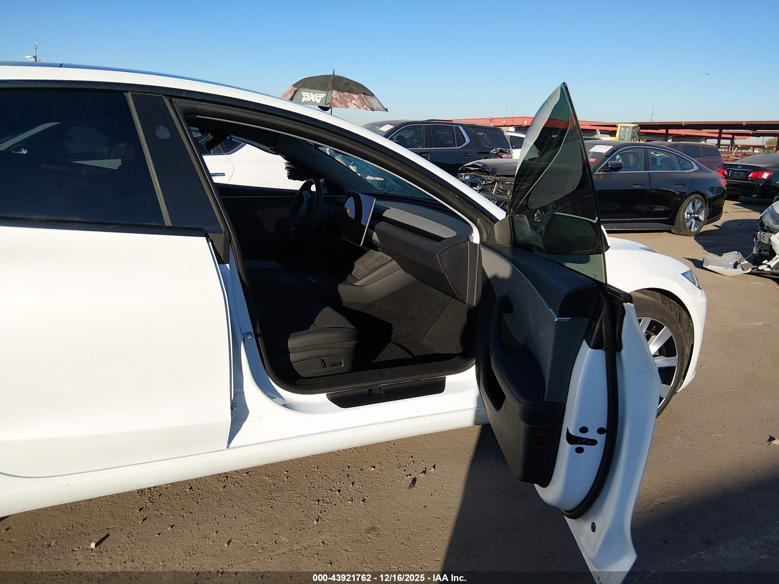 TESLA MODEL image 5