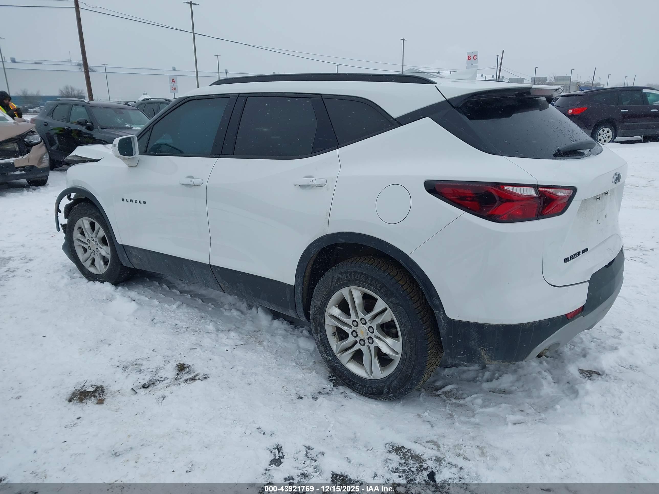 CHEVROLET BLAZER image 3