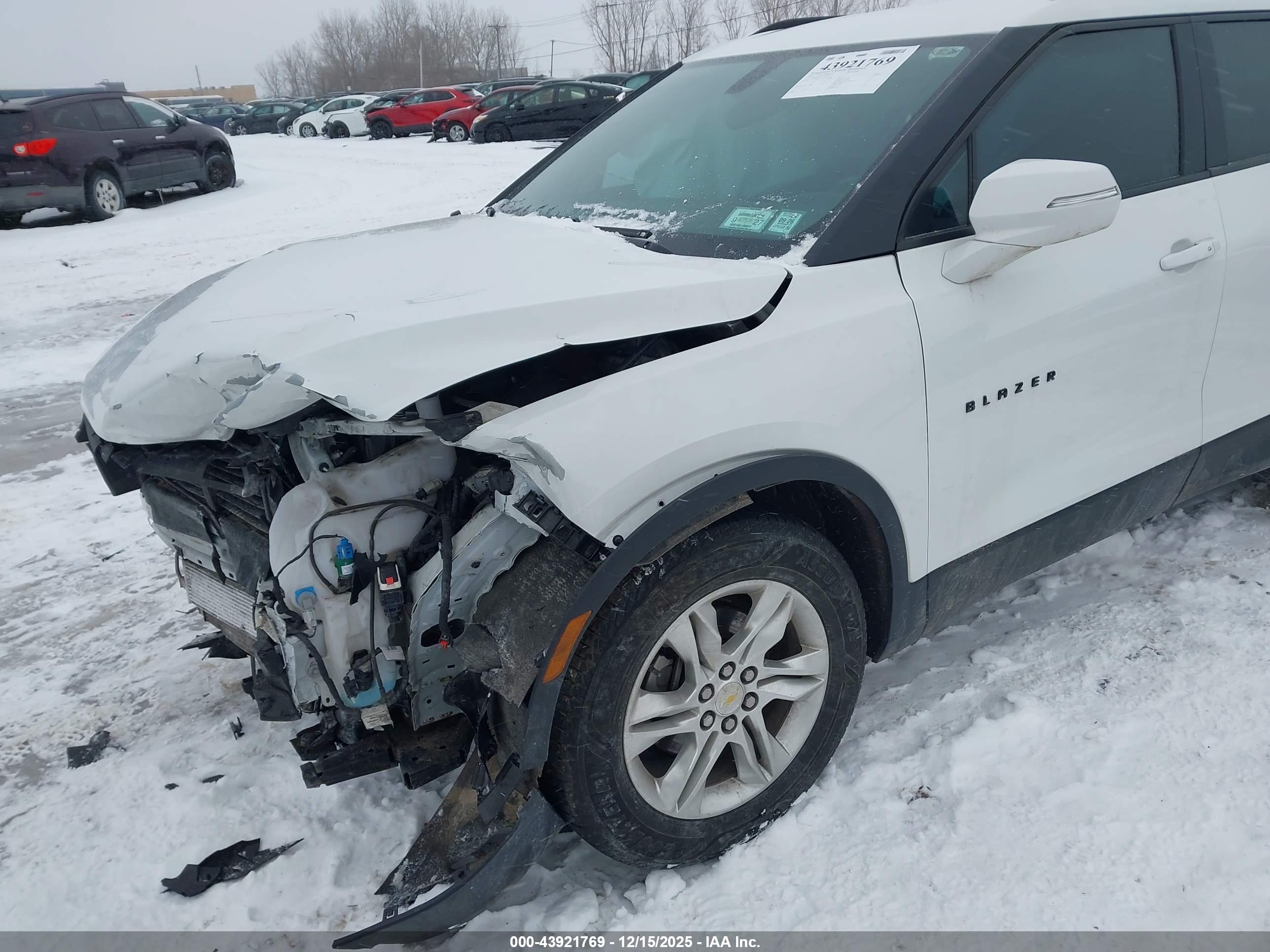 CHEVROLET BLAZER image 6