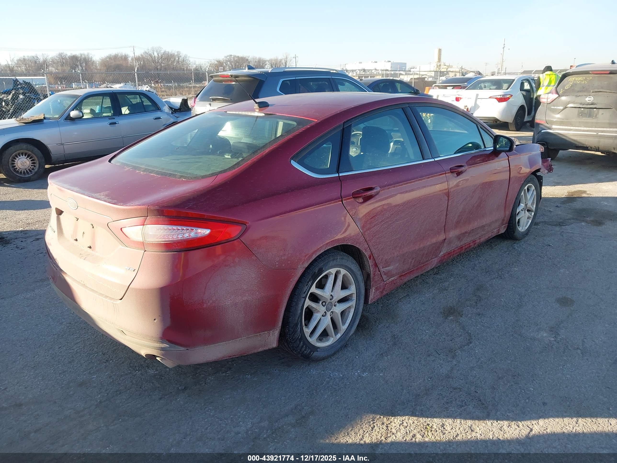FORD FUSION image 4