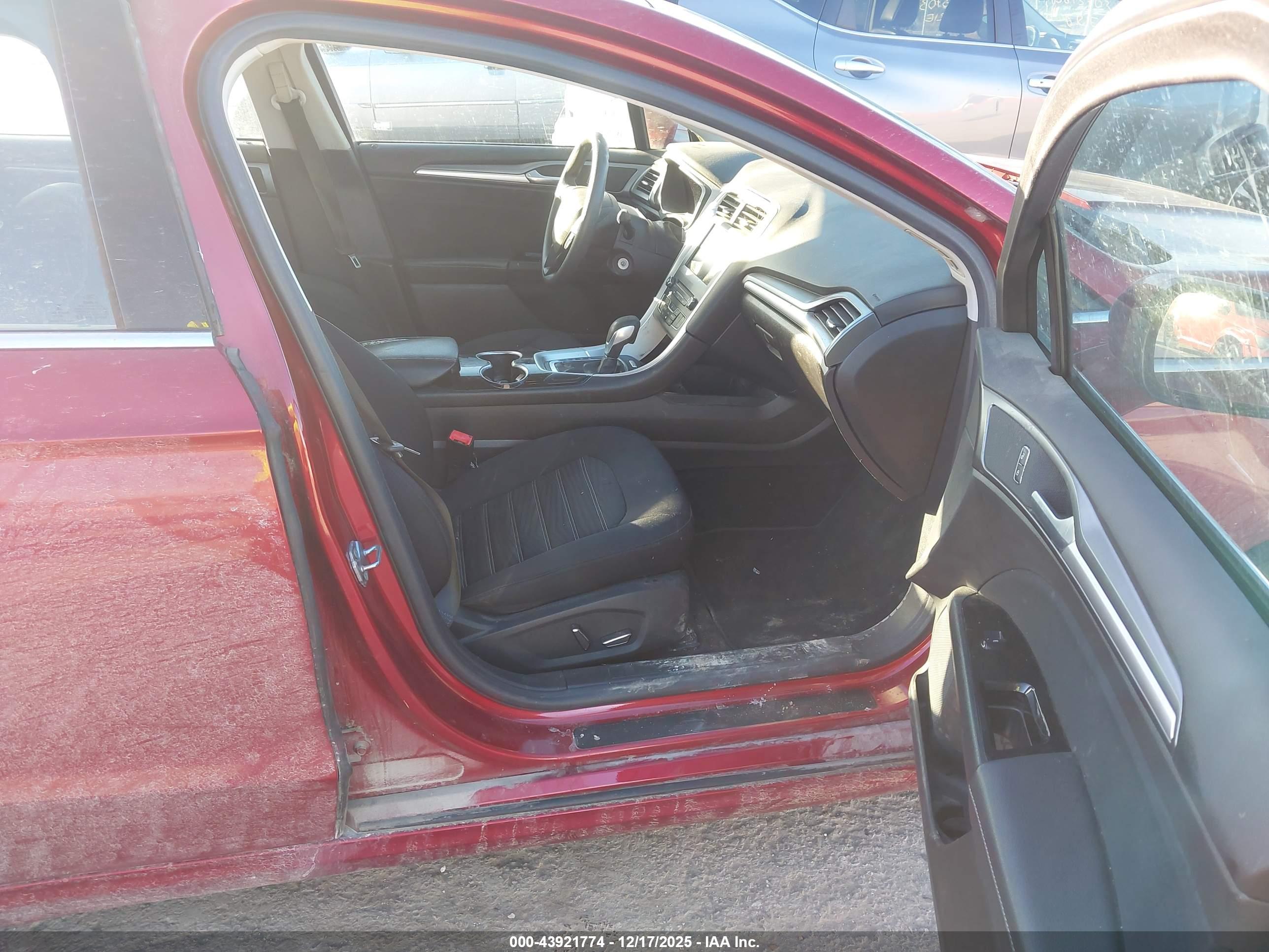 FORD FUSION image 5