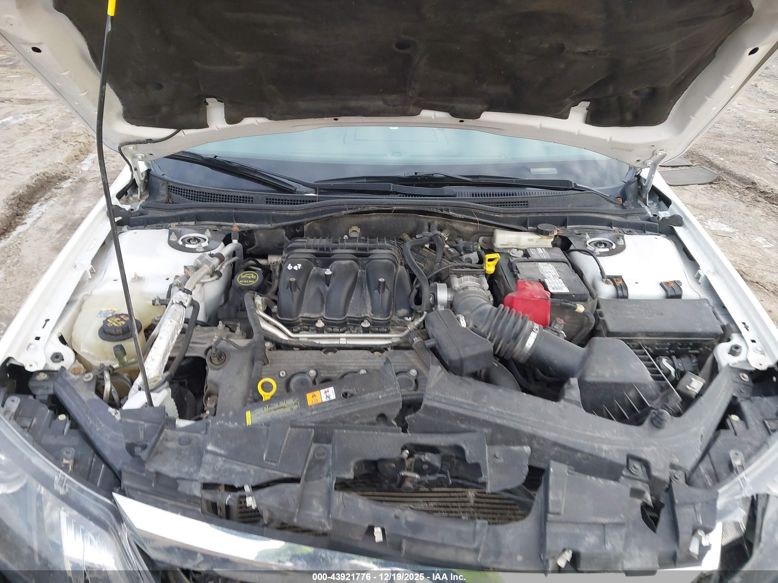 FORD FUSION image 10