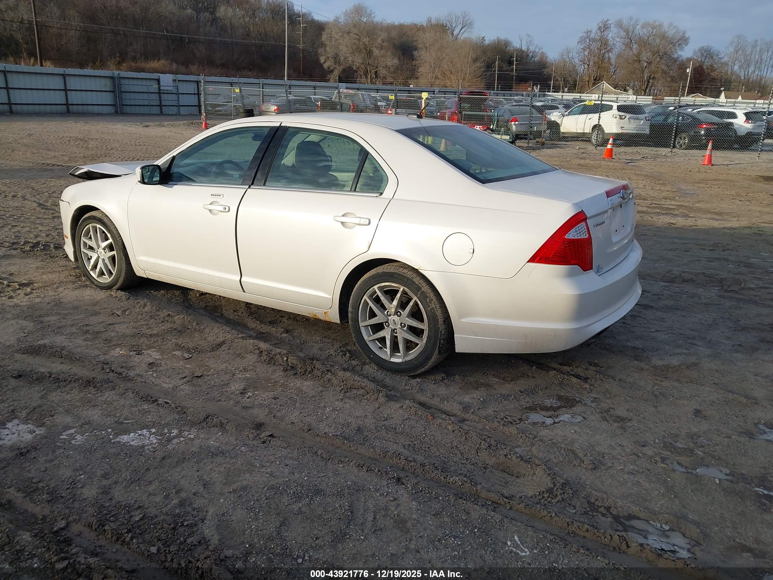FORD FUSION image 3