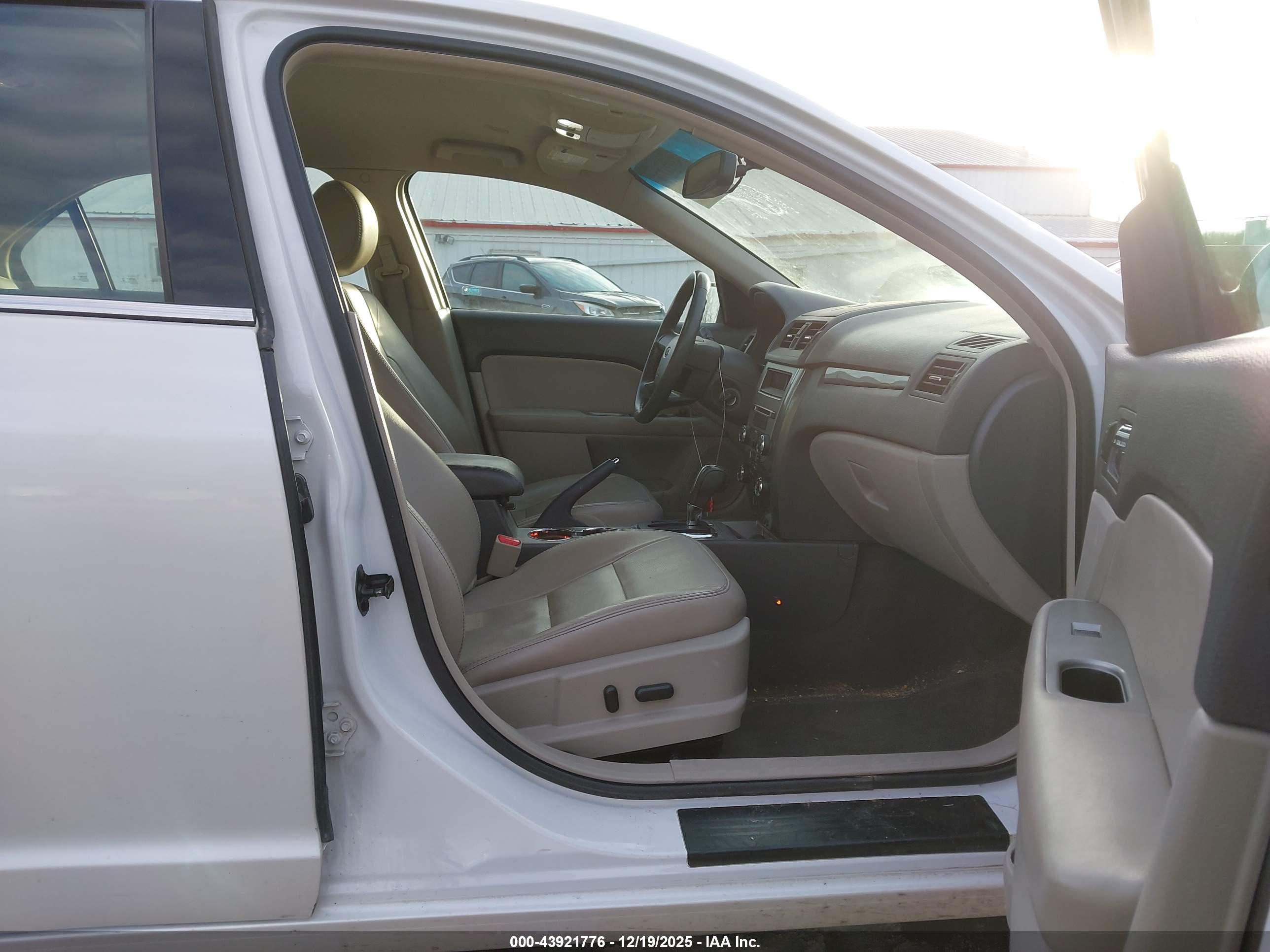 FORD FUSION image 5